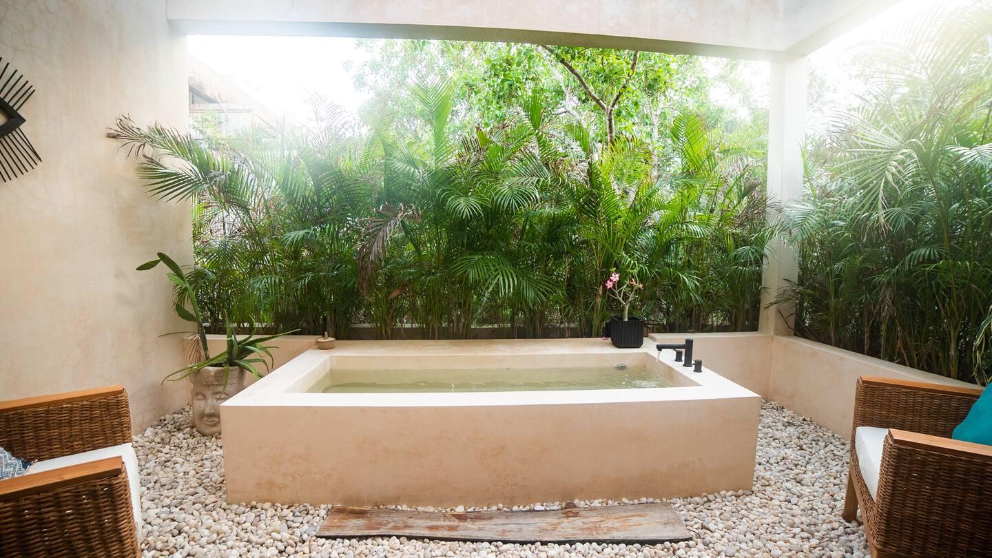 Zambo | Penthouse: Incredible 2-Level 3-Bed Lock-Off with Private Pool — photo 29