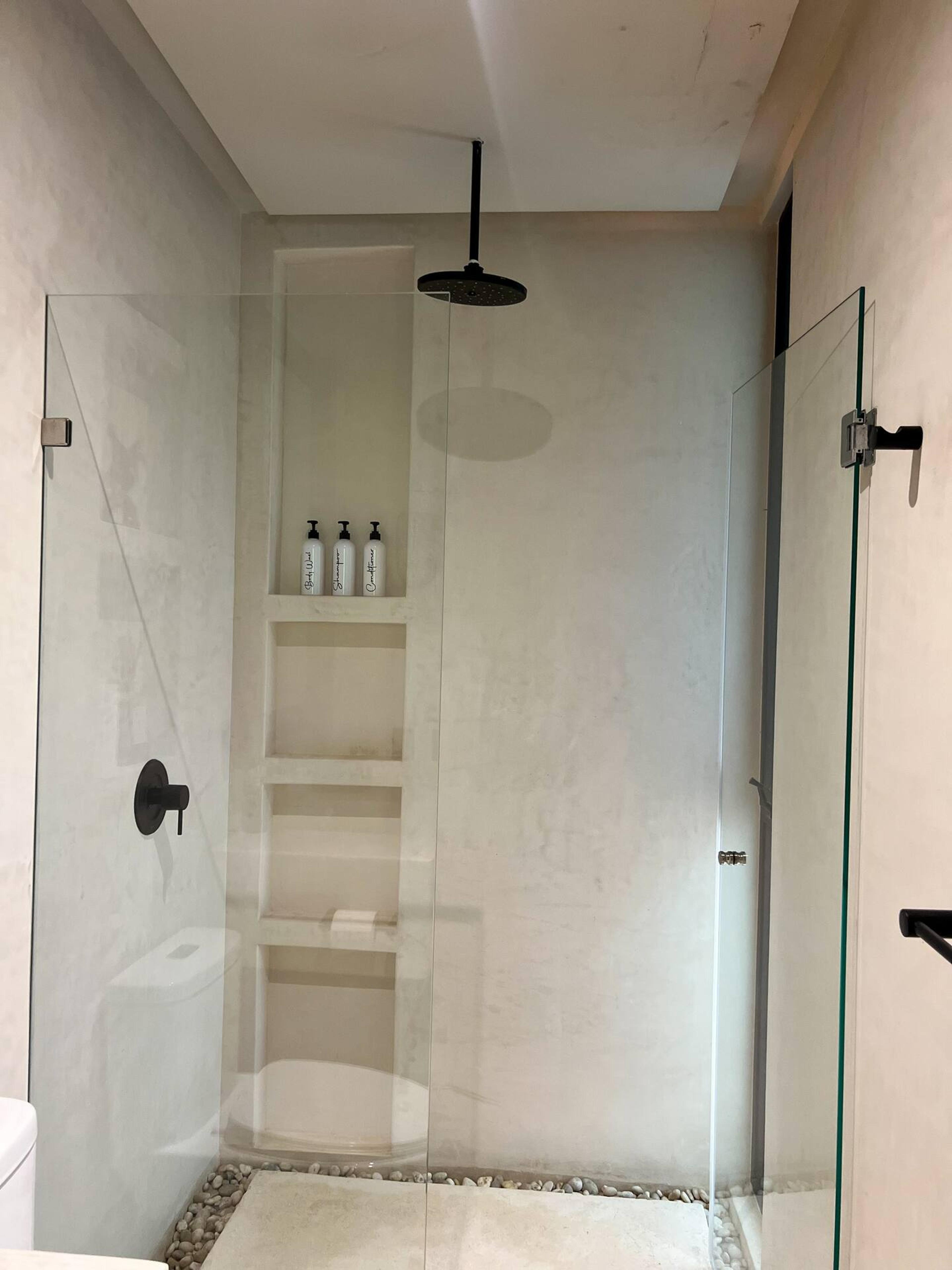 Zambo | Penthouse: Incredible 2-Level 3-Bed Lock-Off with Private Pool — photo 26