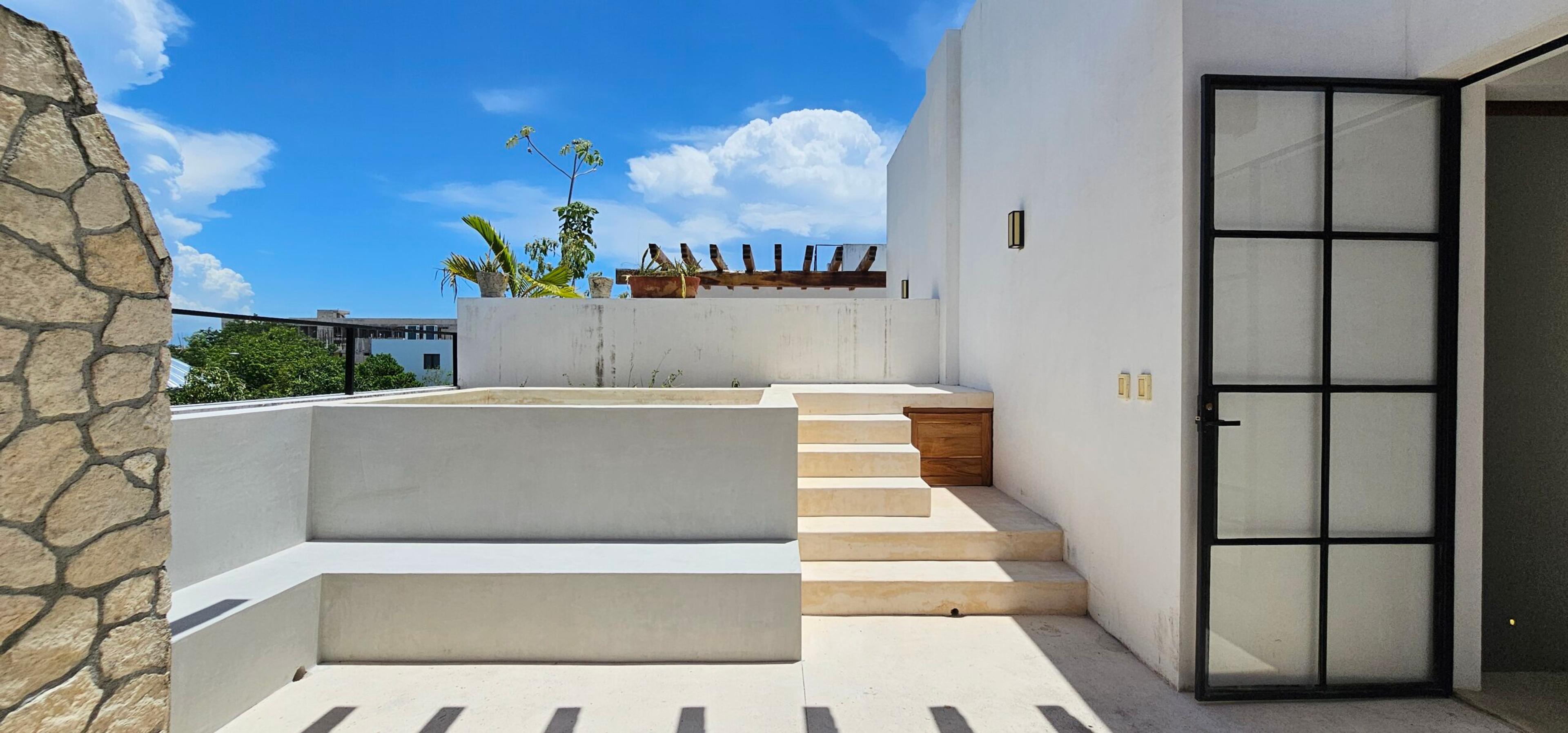 Cienfuegos | Modern Two-Level Townhouse — photo 29