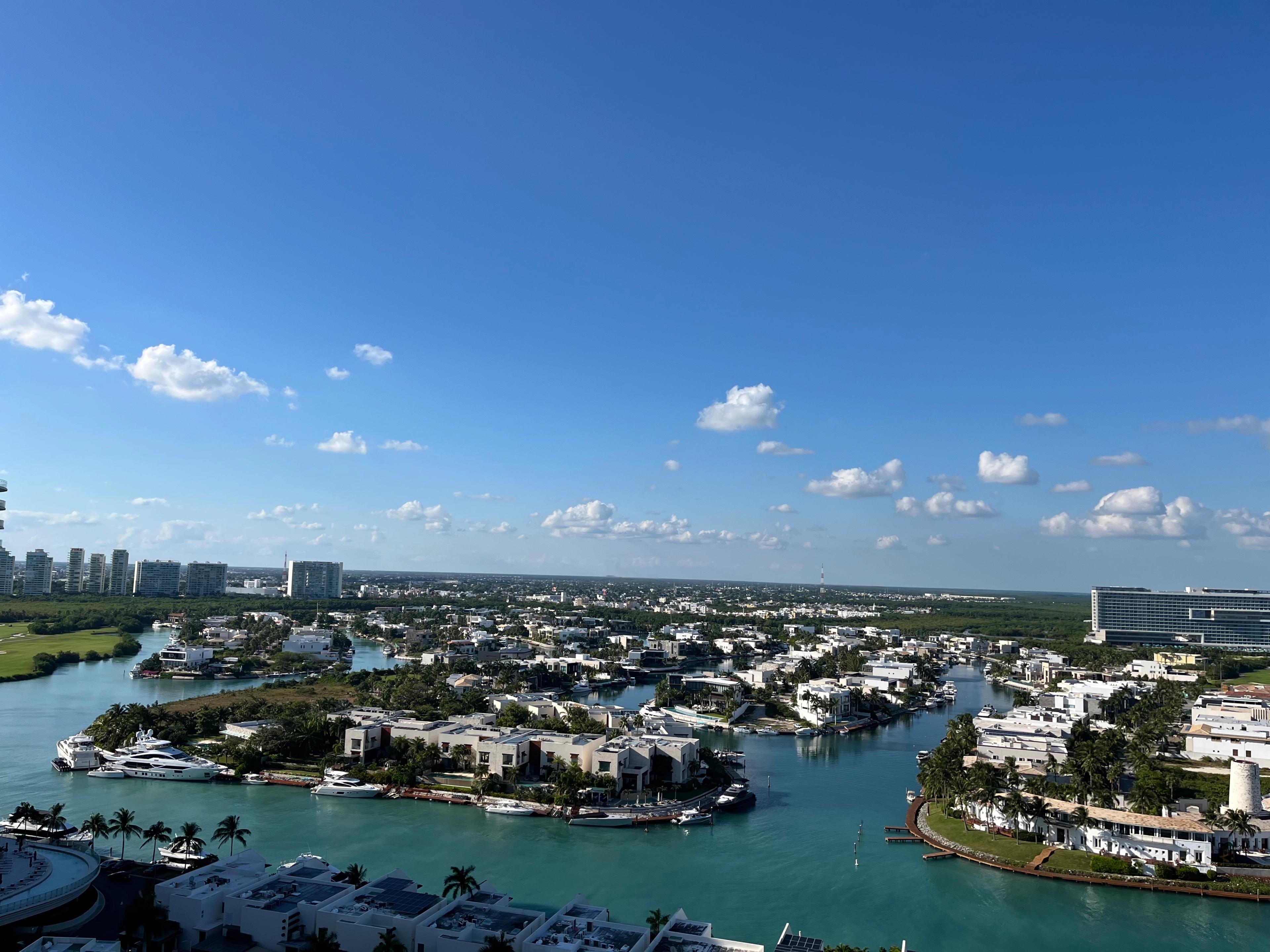SLS Hotel & Residences — photo 19