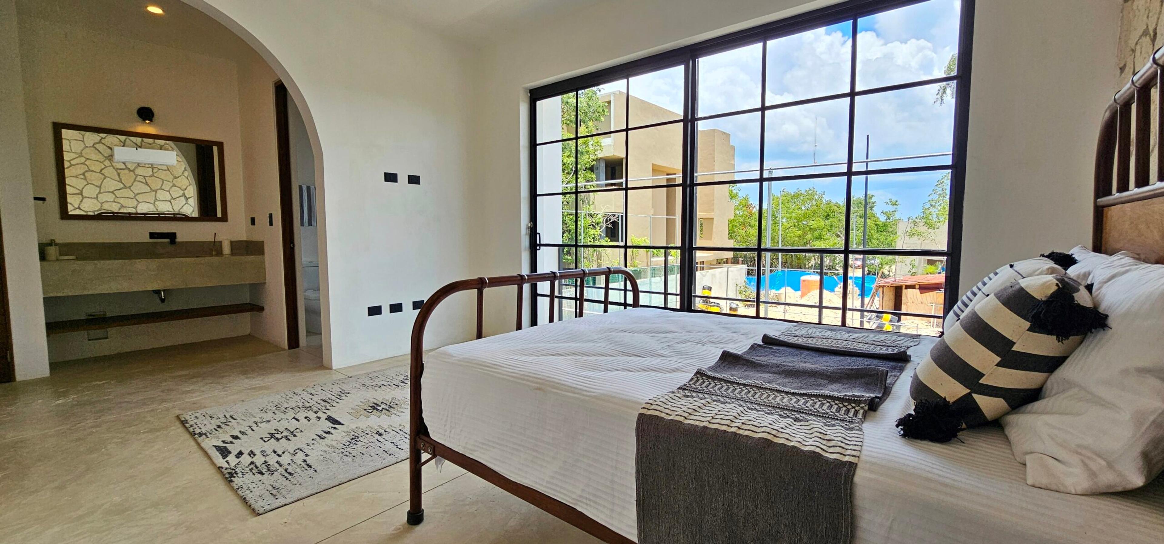 Cienfuegos | Modern Two-Level Townhouse — photo 25