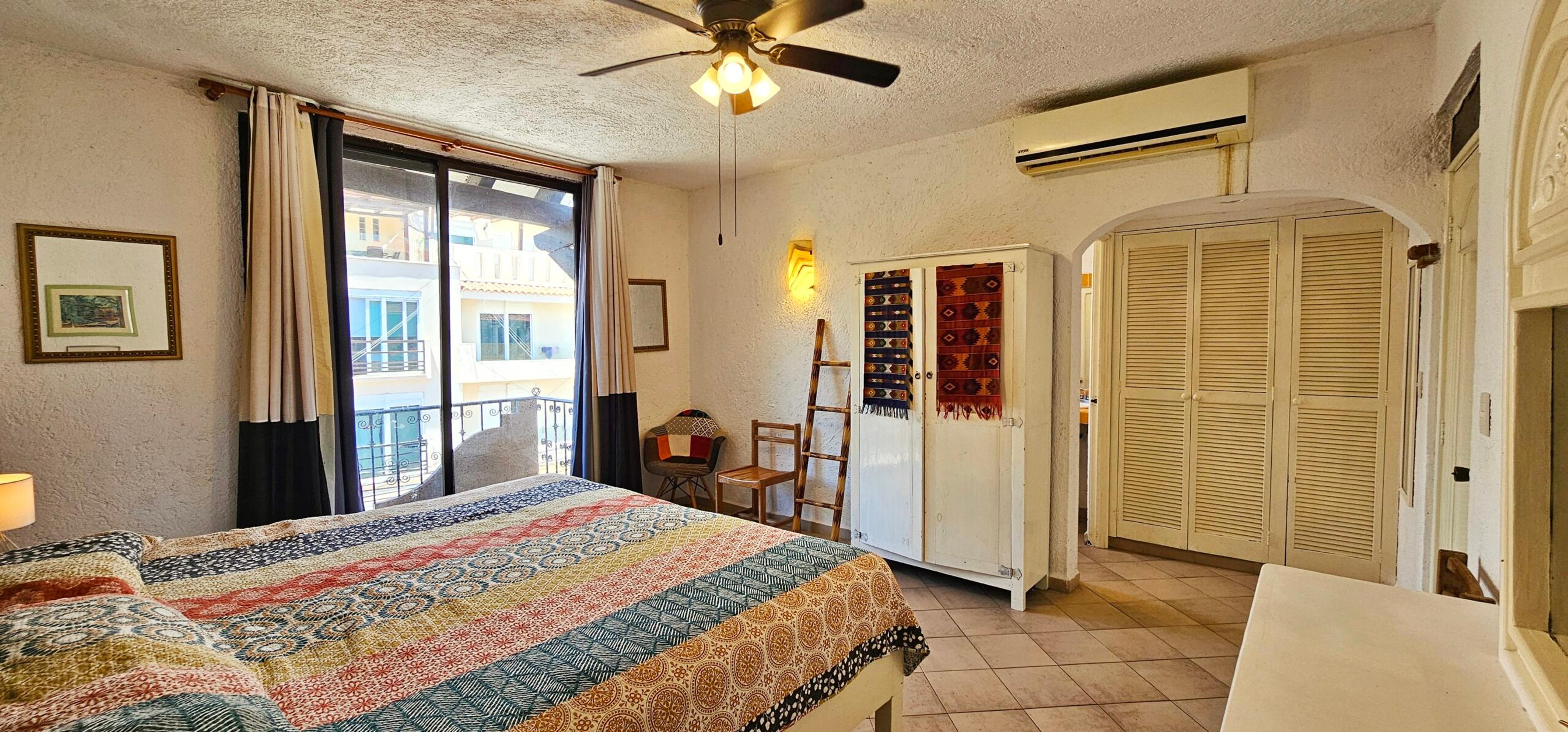 SOLD – Spectacular 1 Bedroom Renovation Opportunity – 3 min walk to beach — photo 13