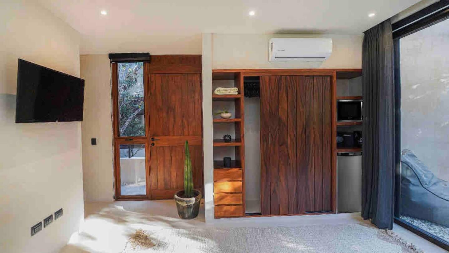 Zambo | Penthouse: Incredible 2-Level 3-Bed Lock-Off with Private Pool — photo 21