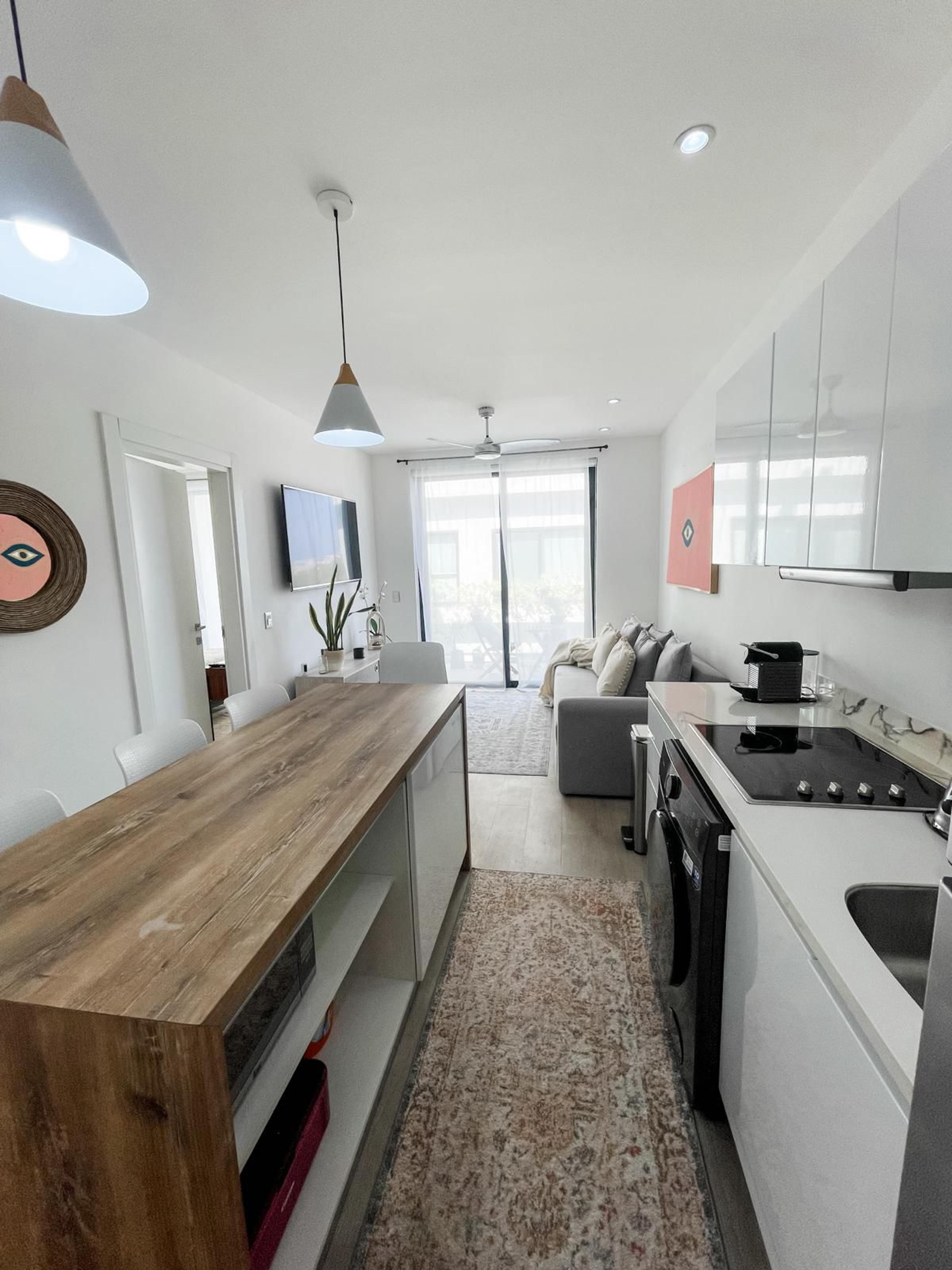 Moma 42 | Centrally Located 1-Bedroom in the Golden Zone — photo 2