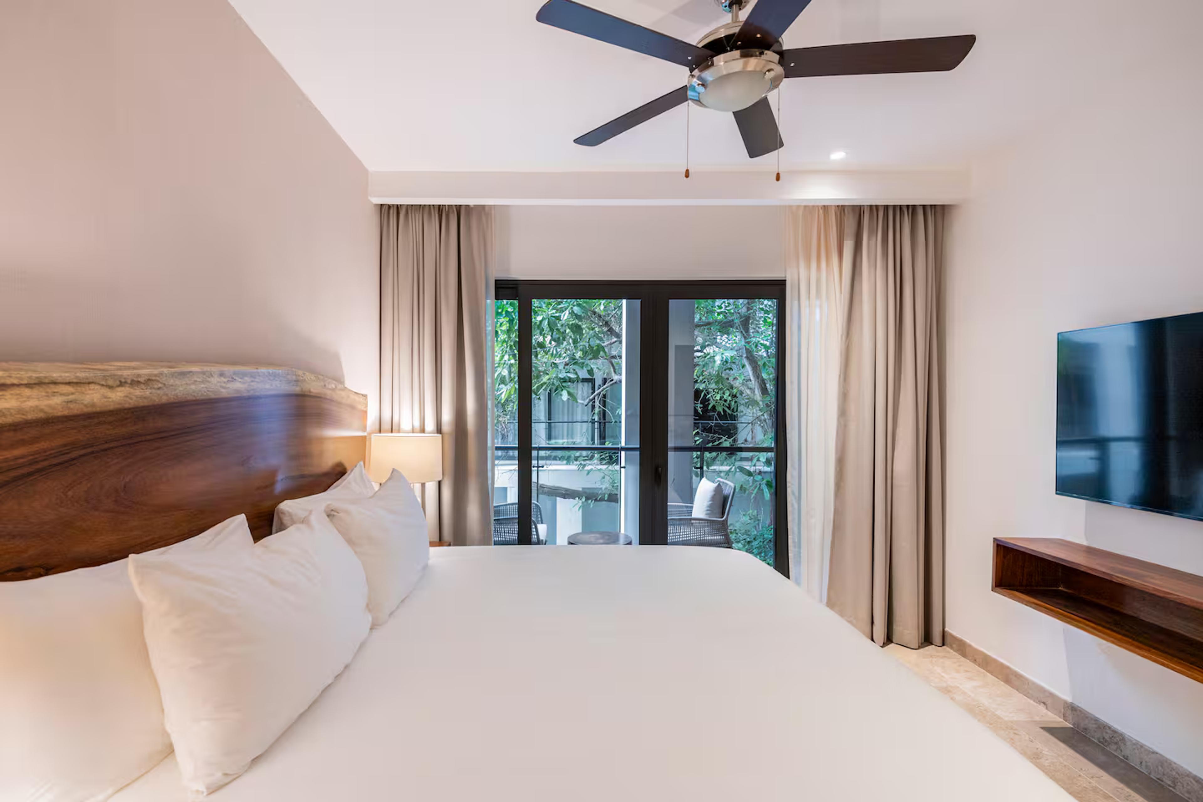 Ipana | Stunning Furnished Unit Shaded with Beautiful Ceiba Tree — photo 26