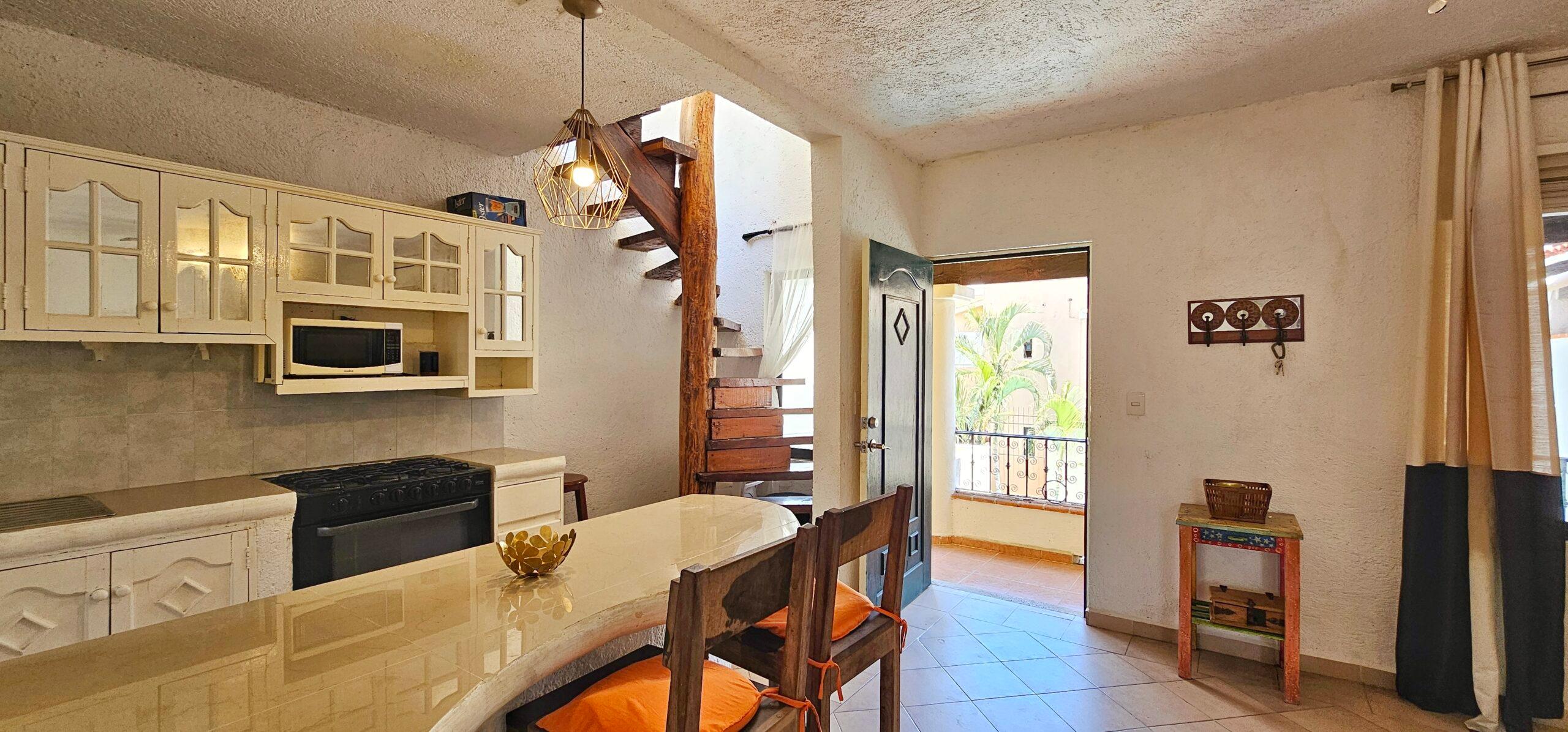 SOLD – Spectacular 1 Bedroom Renovation Opportunity – 3 min walk to beach — photo 10