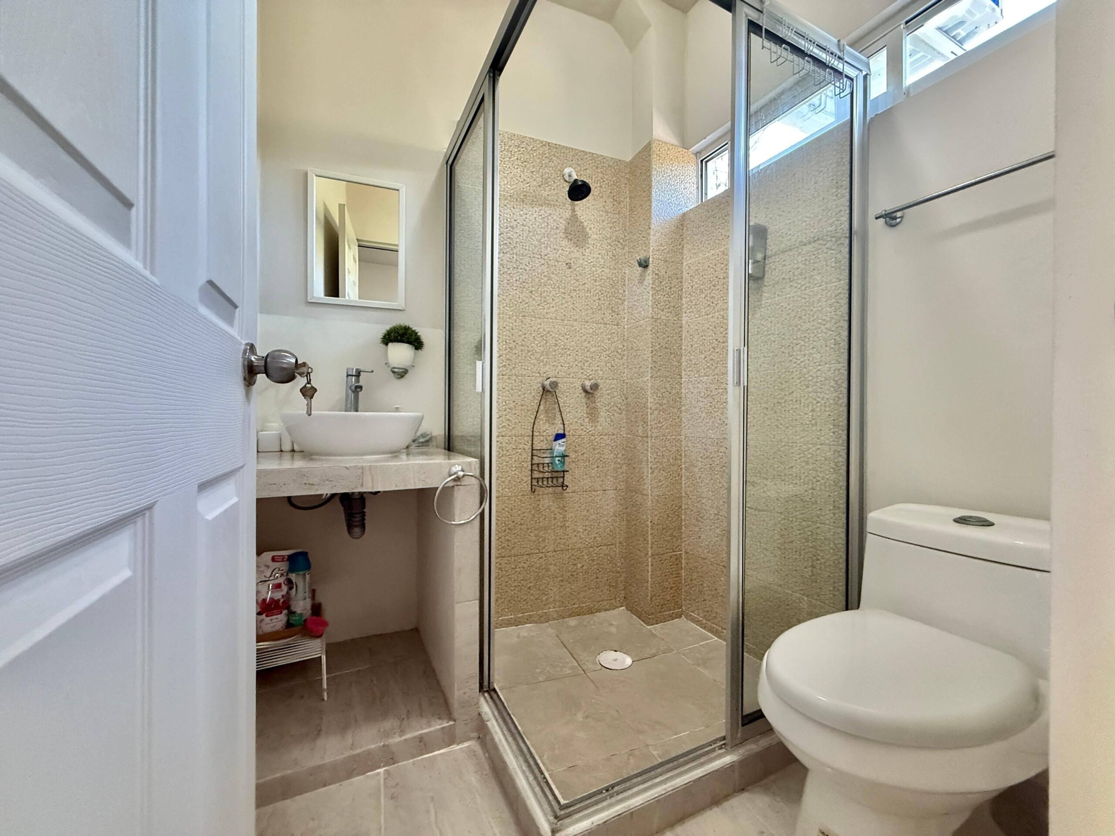 Azul Maya | Bright 2-Bedroom Condo with Rooftop Pool — photo 16