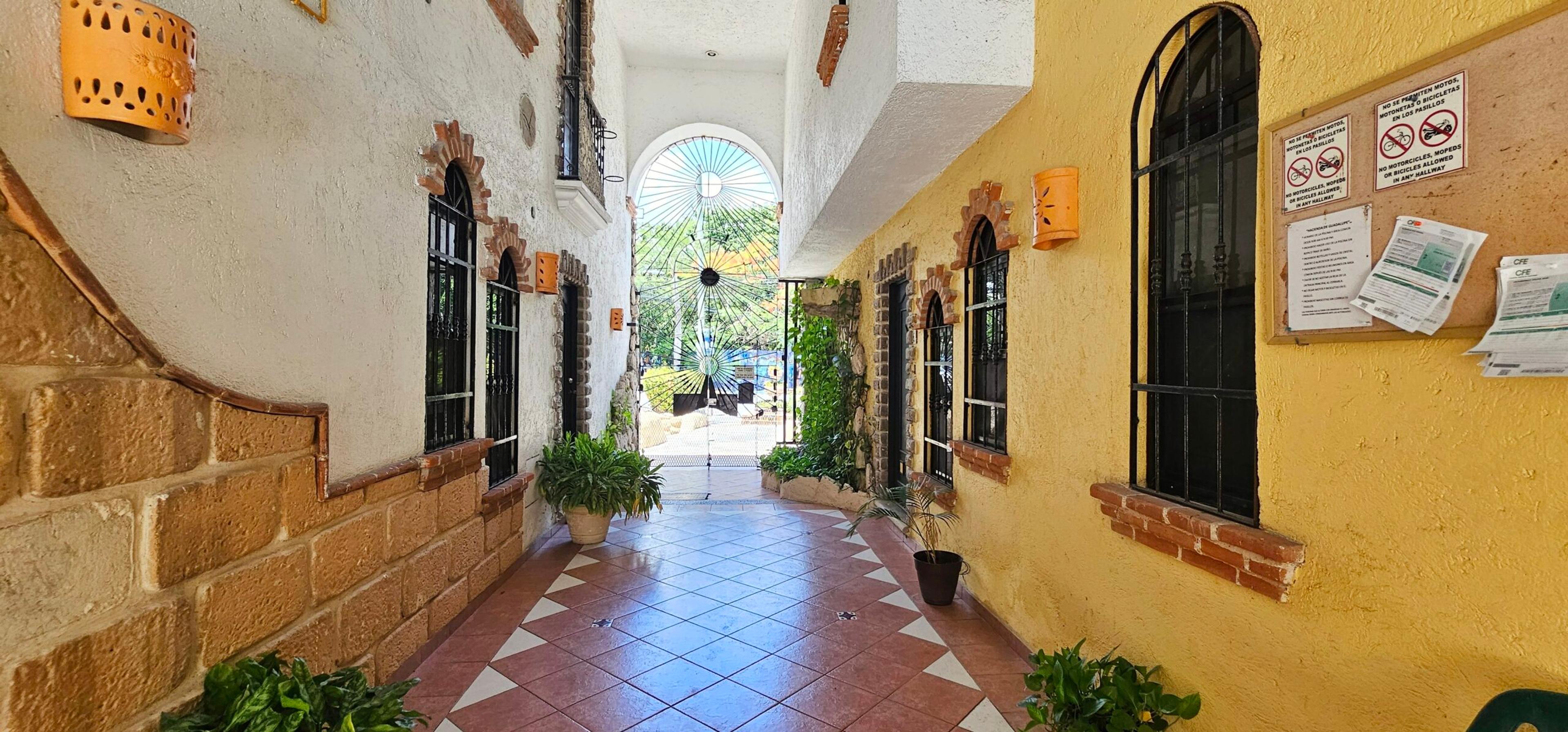 SOLD – Spectacular 1 Bedroom Renovation Opportunity – 3 min walk to beach — photo 15