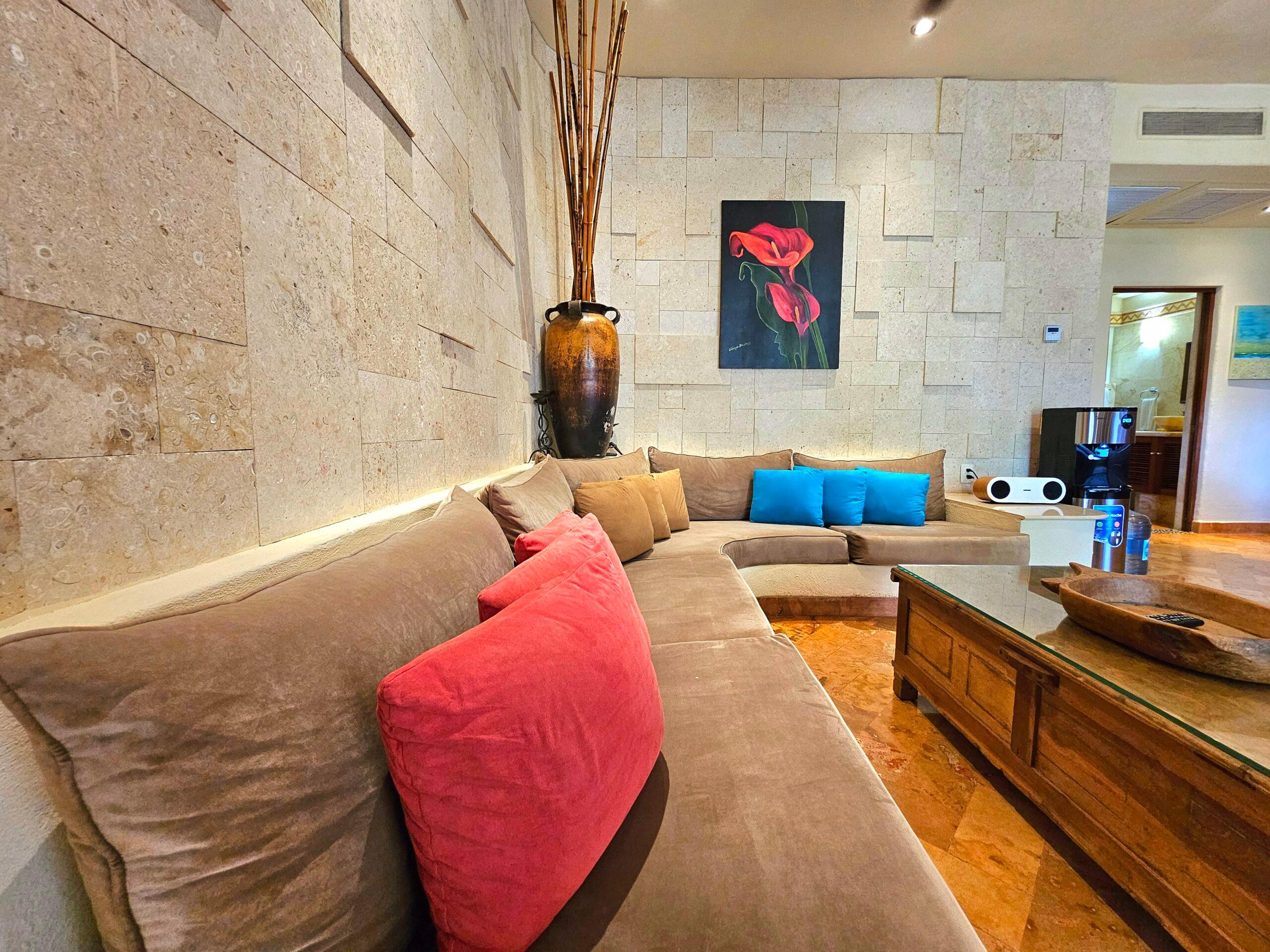 Porto Playa | Rustic 2-Bedroom Condo with Pool View — photo 20
