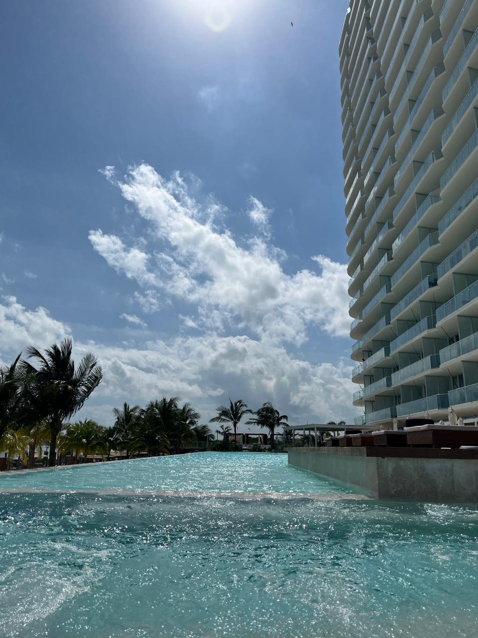 SLS Hotel & Residences — photo 14