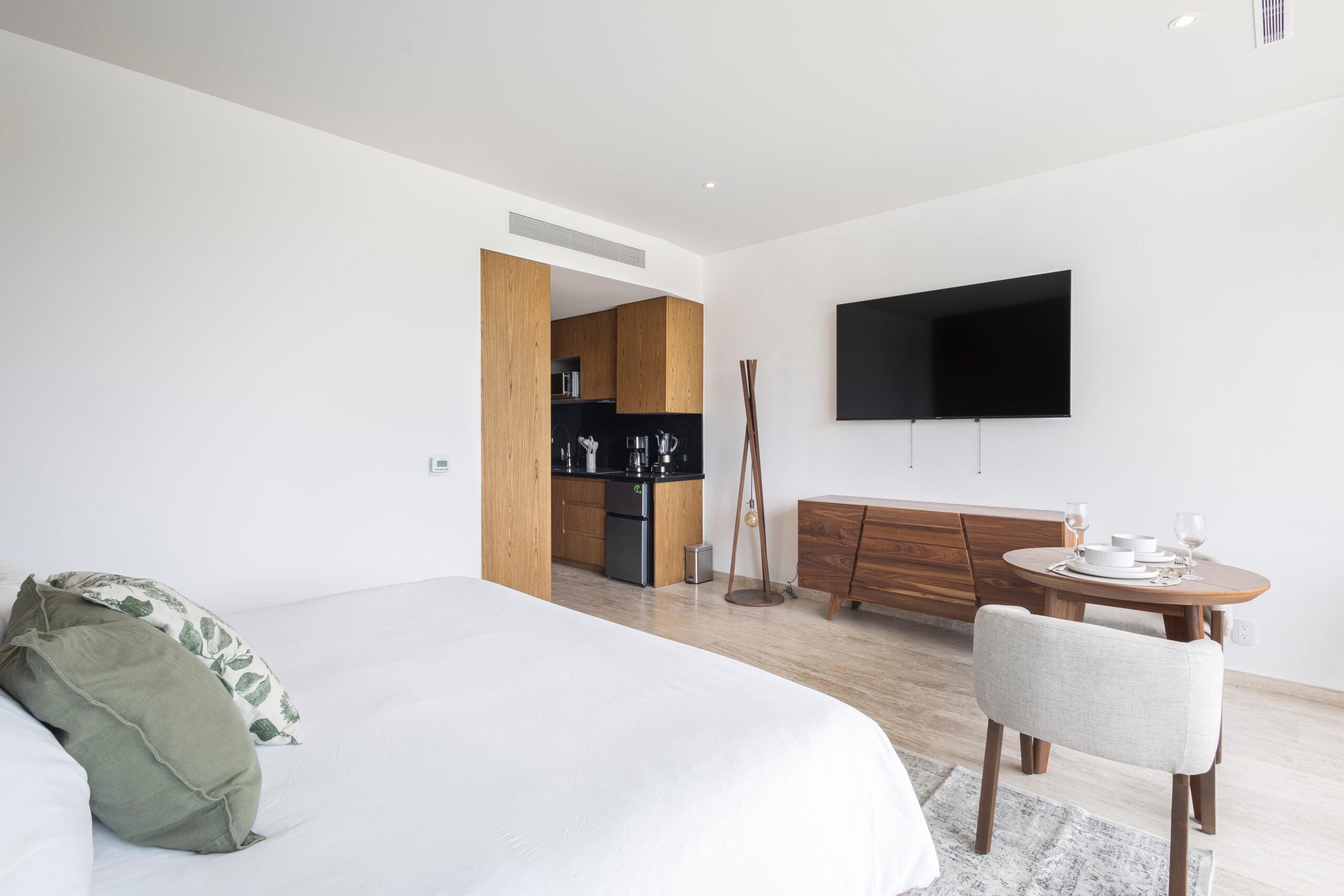 Mistiq Gardens 2 | Turn-Key Luxury Studio — photo 6