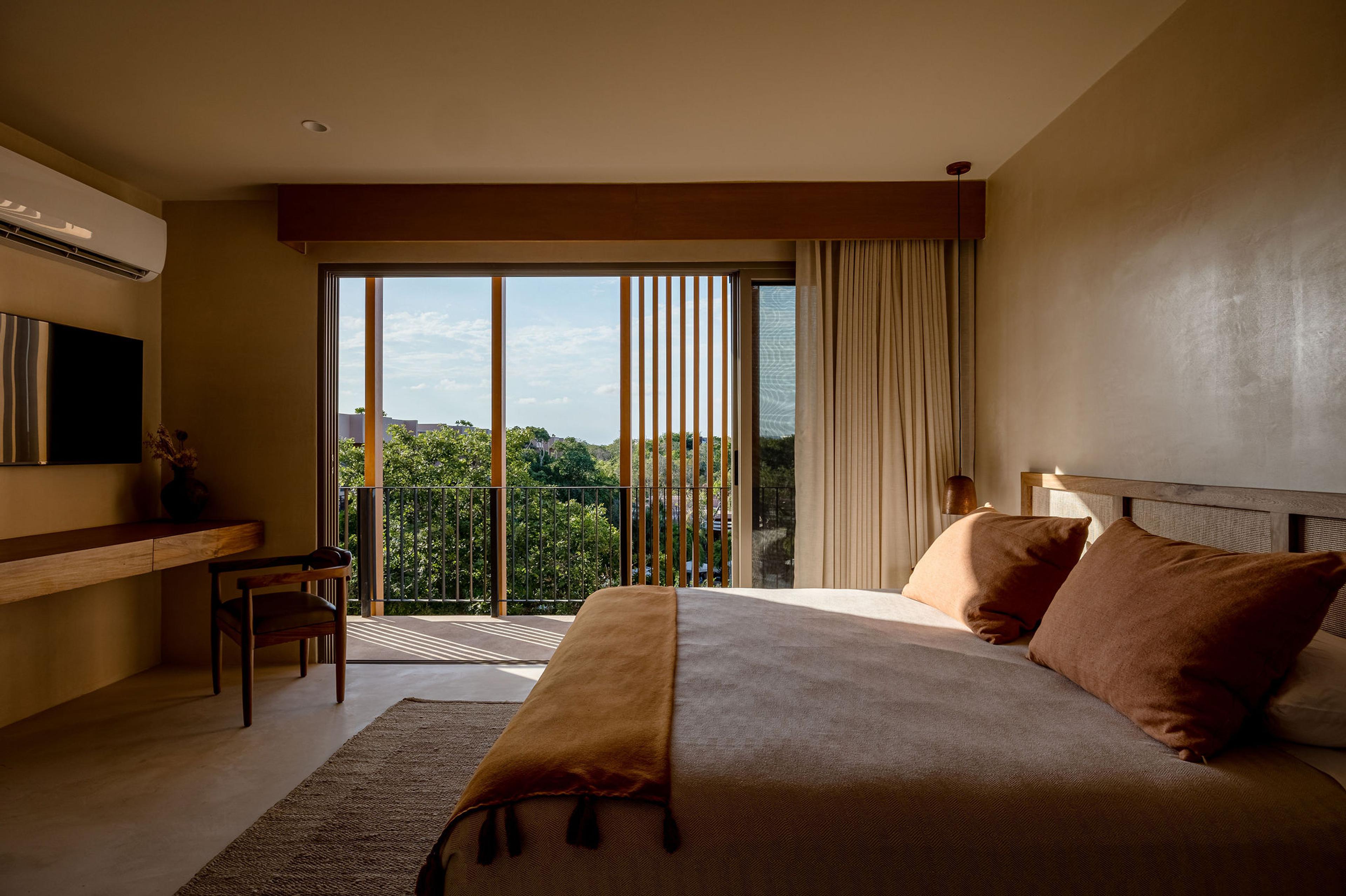 Luxurious Three-Bedroom Residence: Where Space Meets Sustainable Elegance — photo 30