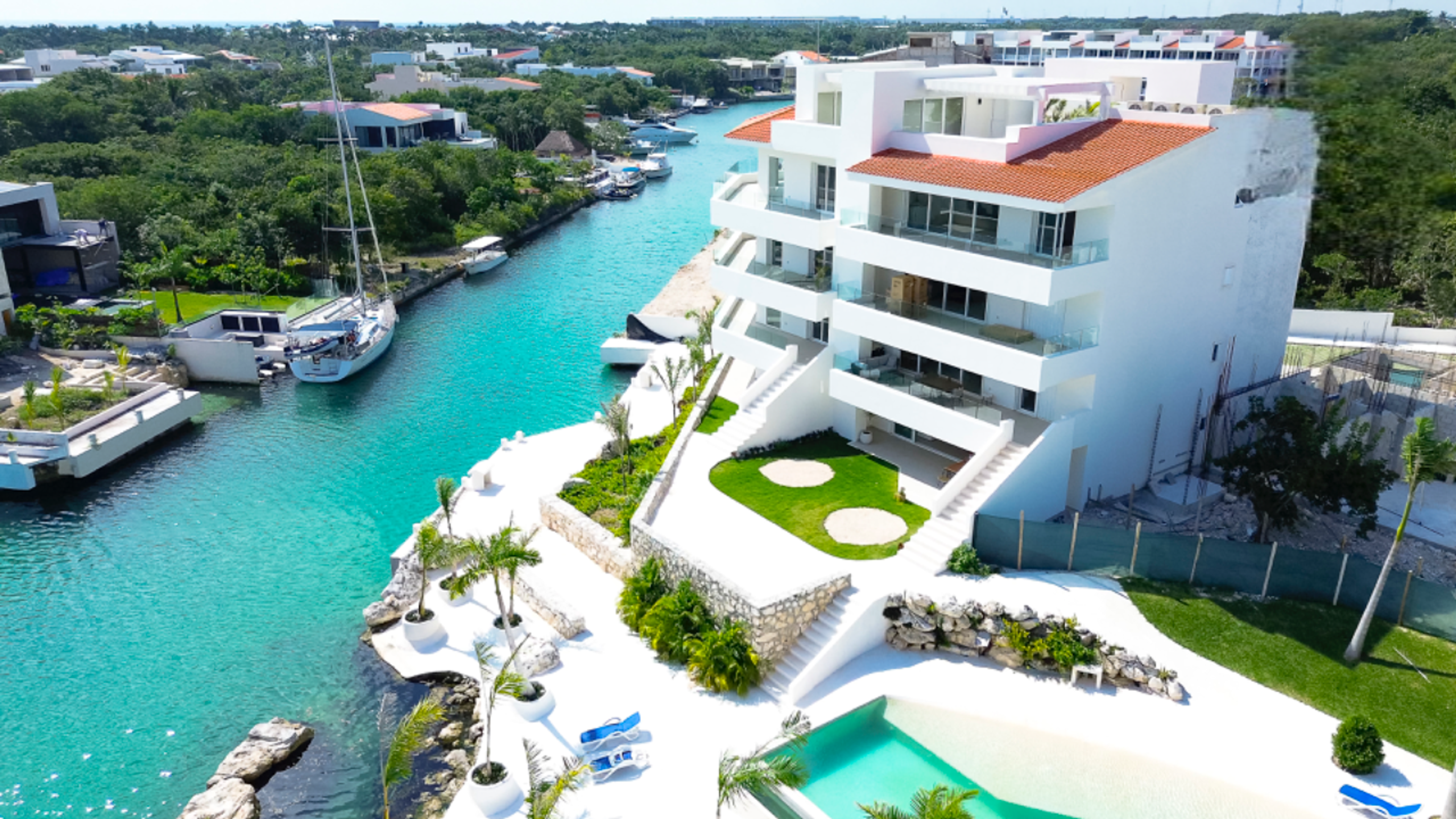 Luxury Marina-Front Living in Puerto Aventuras — photo 7