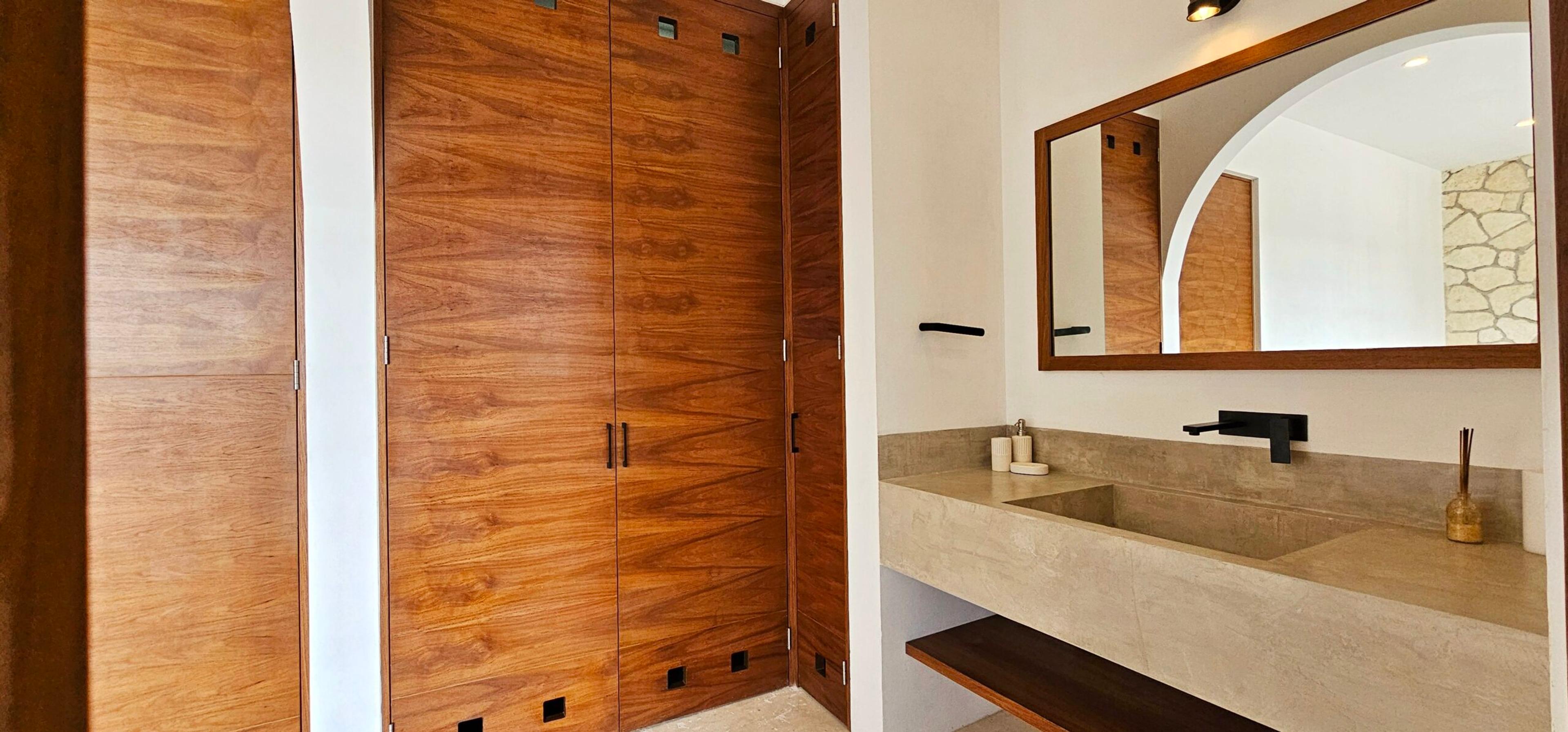 Cienfuegos | Modern Two-Level Townhouse — photo 26