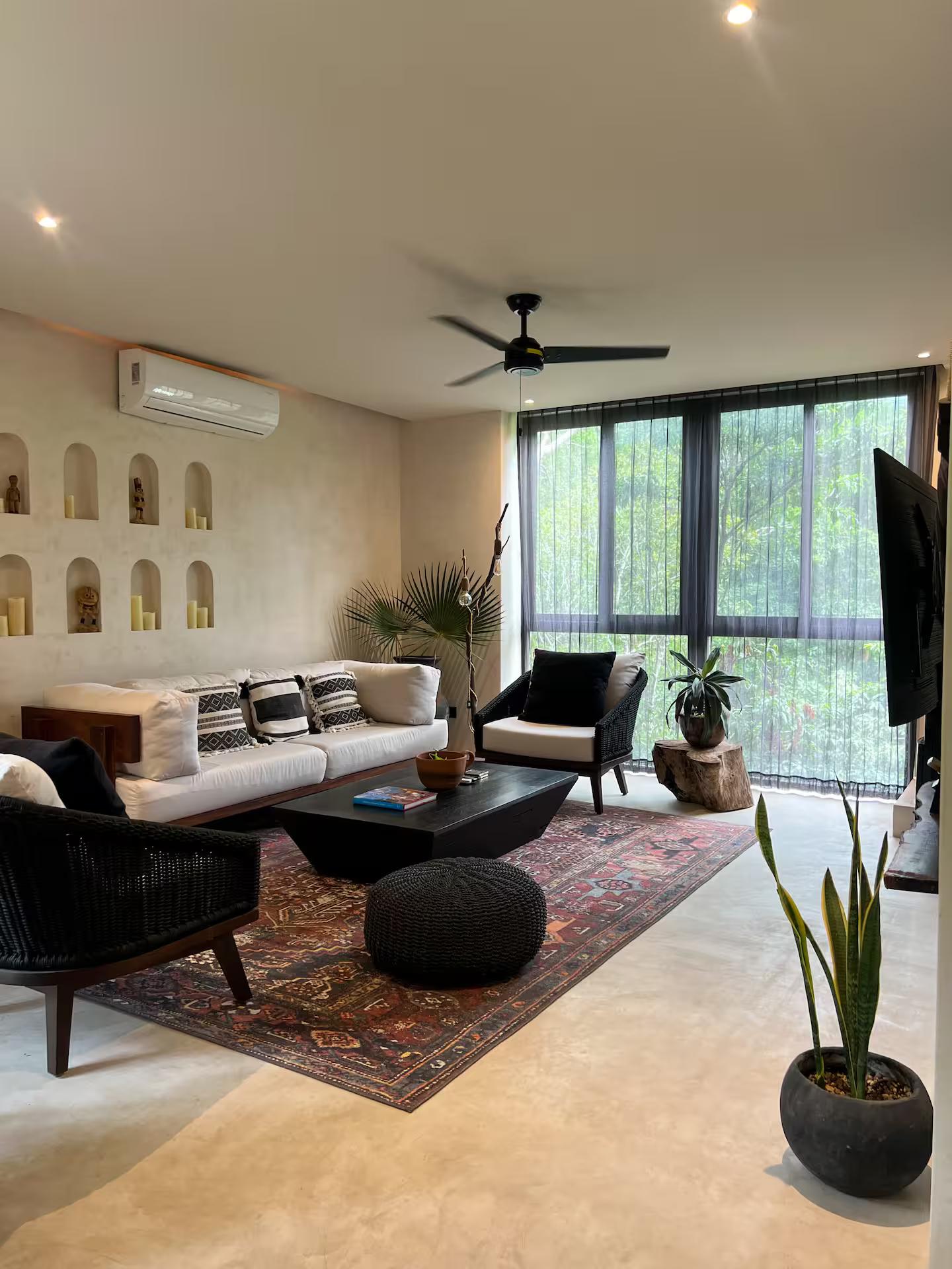 Zambo | Penthouse: Incredible 2-Level 3-Bed Lock-Off with Private Pool — photo 11