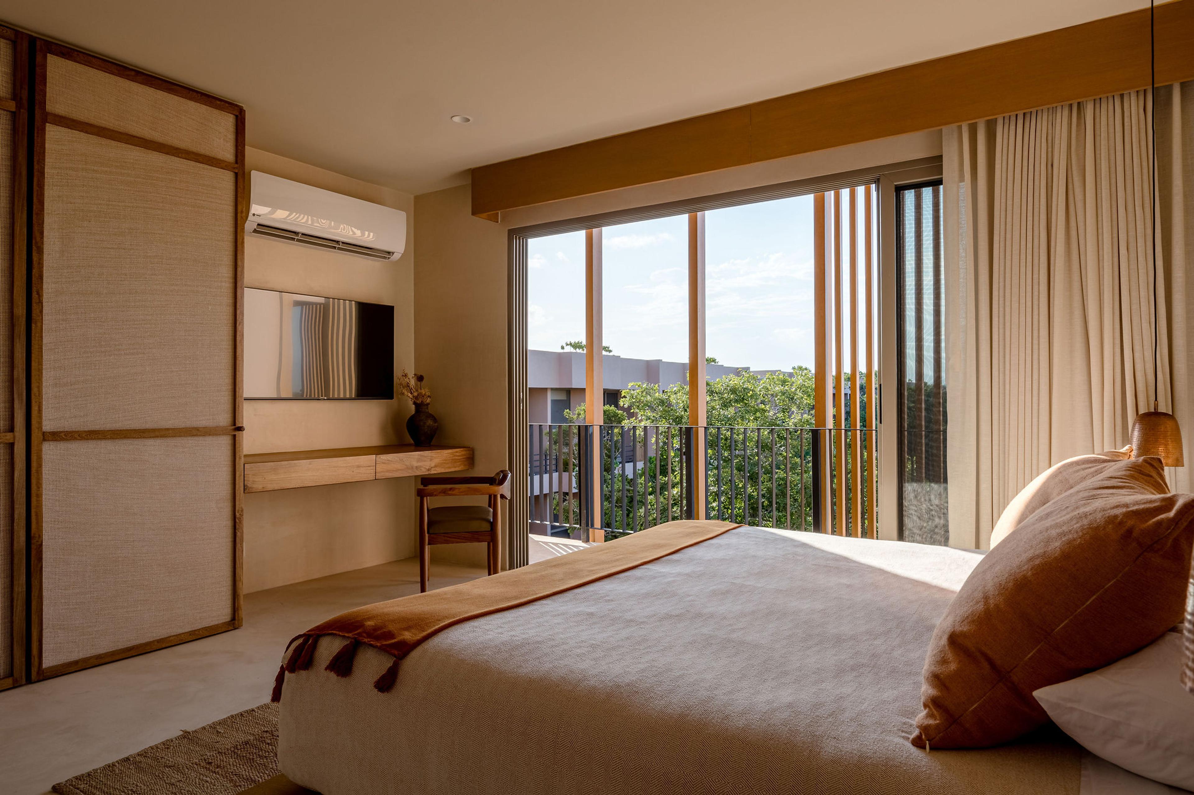 Luxurious Three-Bedroom Residence: Where Space Meets Sustainable Elegance — photo 27