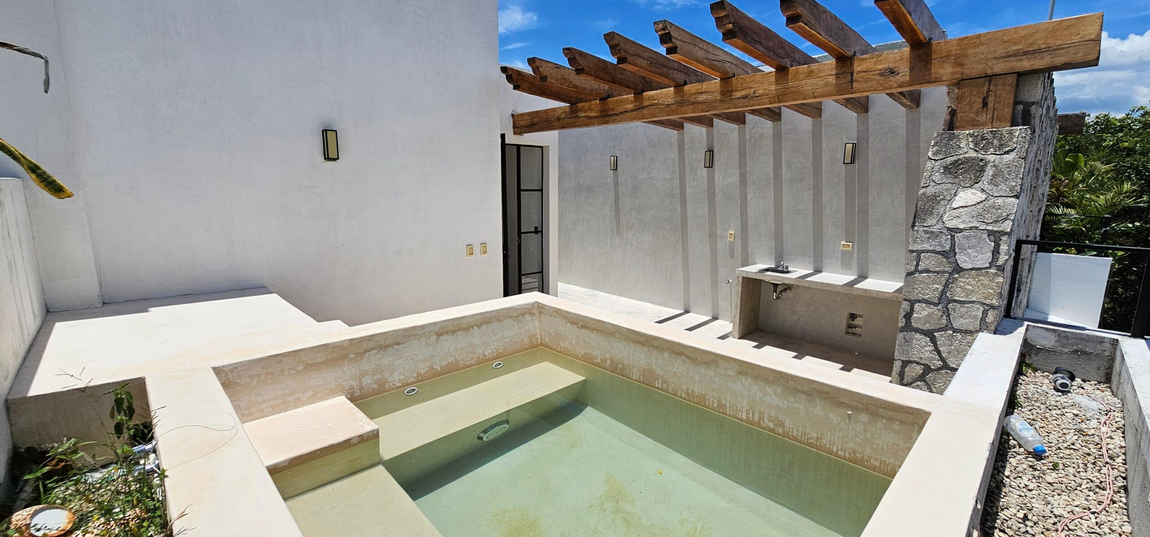 Cienfuegos | Modern Two-Level Townhouse — photo 30