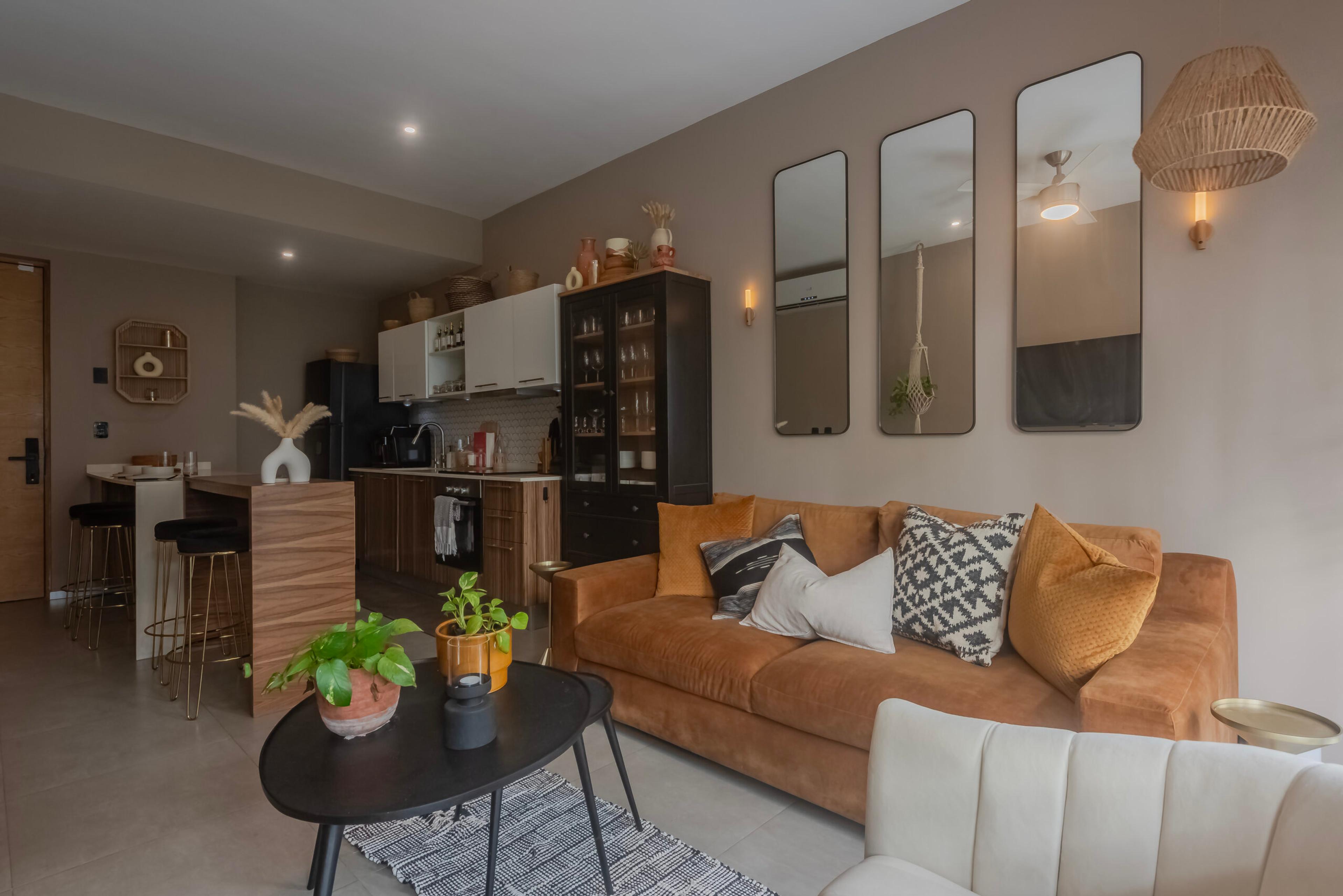 The City | Bright Modern Condo in The City — photo 3