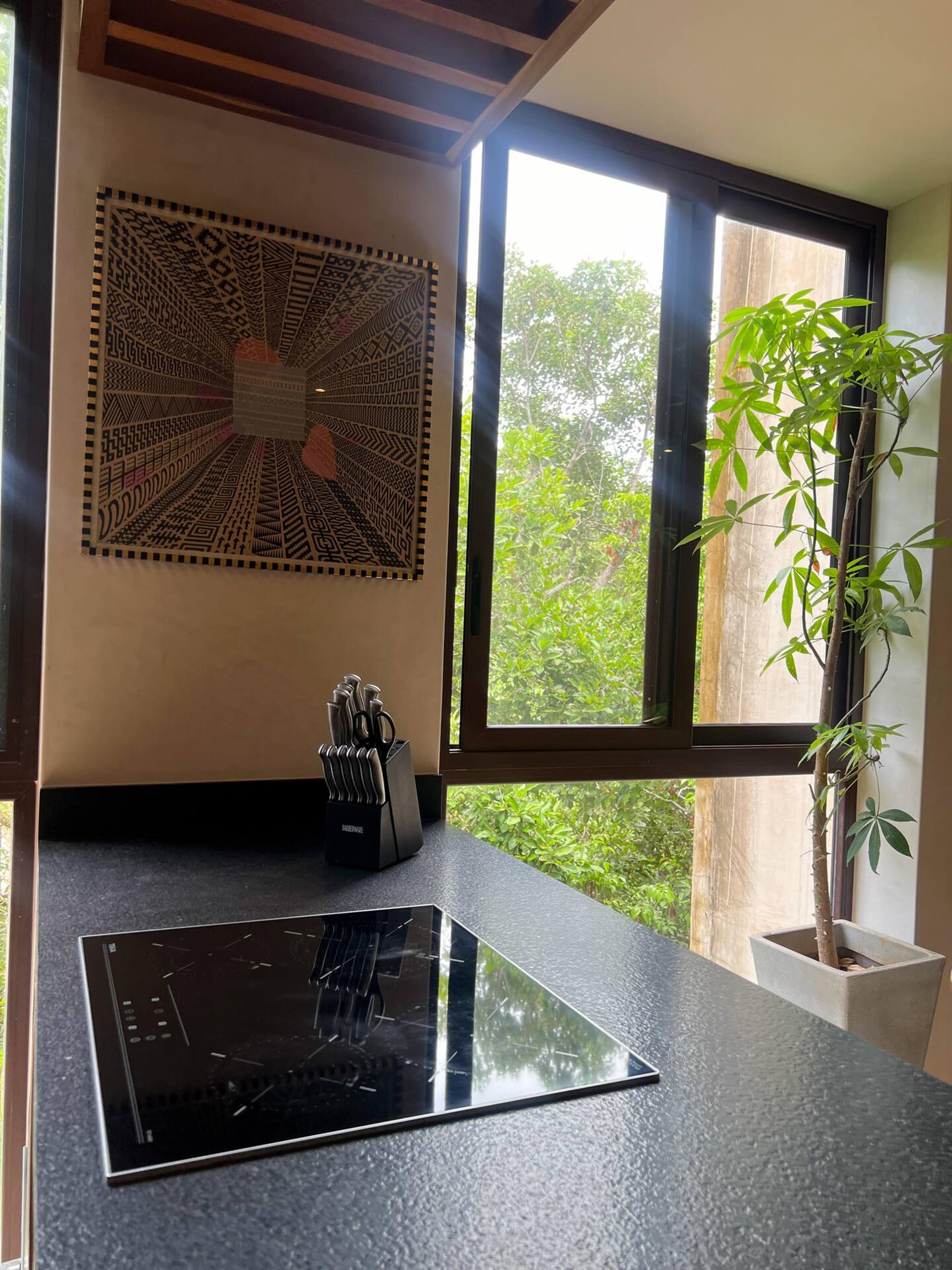 Zambo | Penthouse: Incredible 2-Level 3-Bed Lock-Off with Private Pool — photo 8