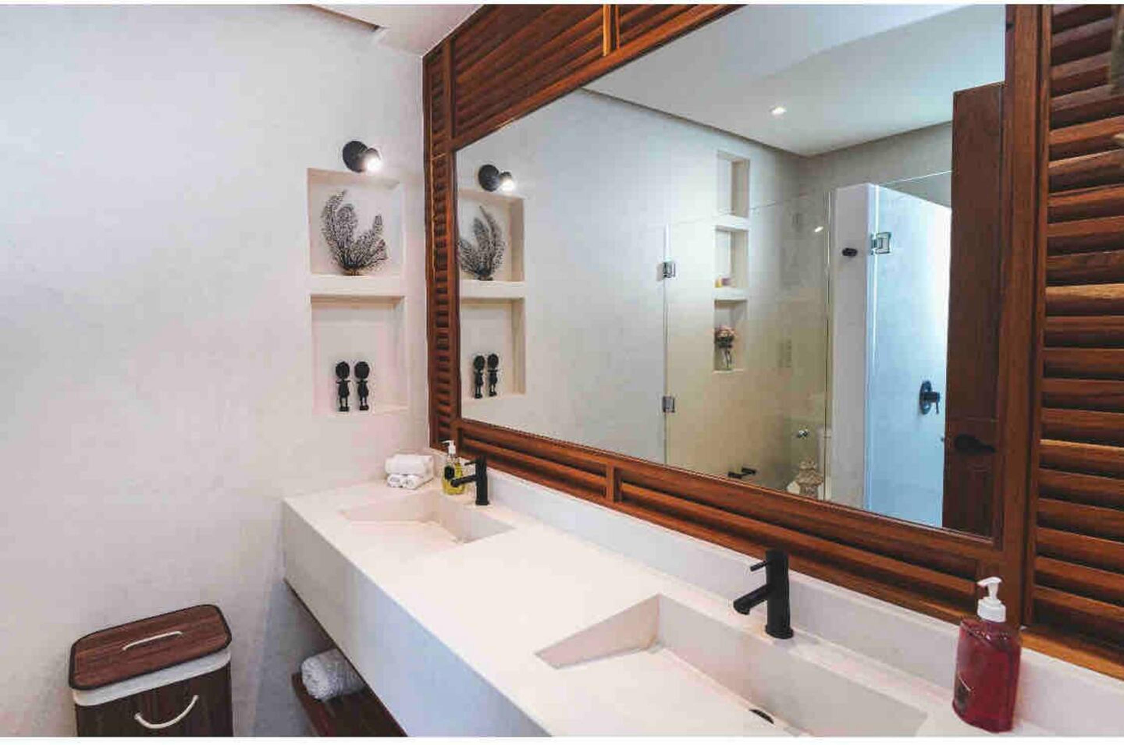 Zambo | Penthouse: Incredible 2-Level 3-Bed Lock-Off with Private Pool — photo 25
