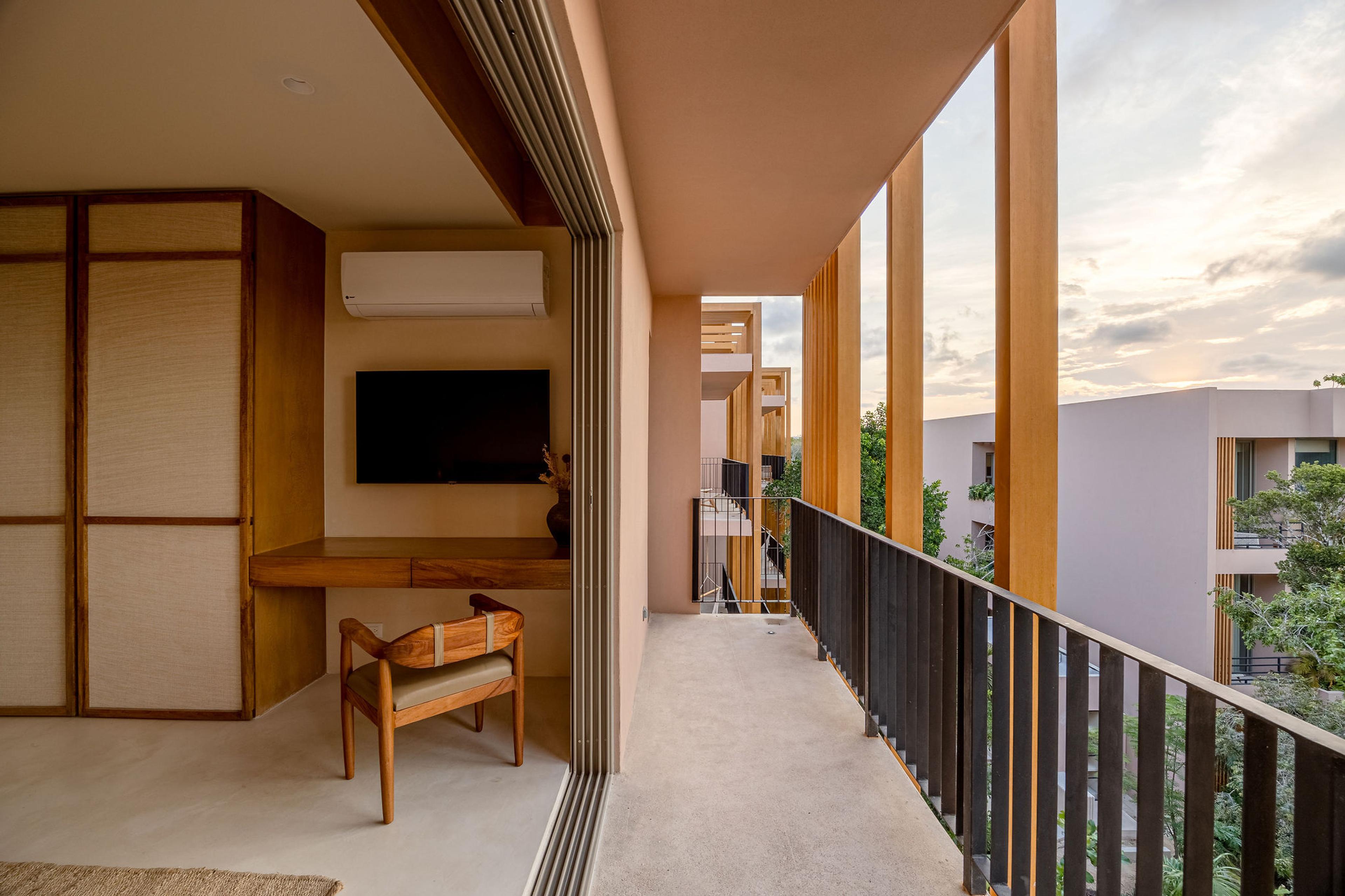 Luxurious Three-Bedroom Residence: Where Space Meets Sustainable Elegance — photo 24