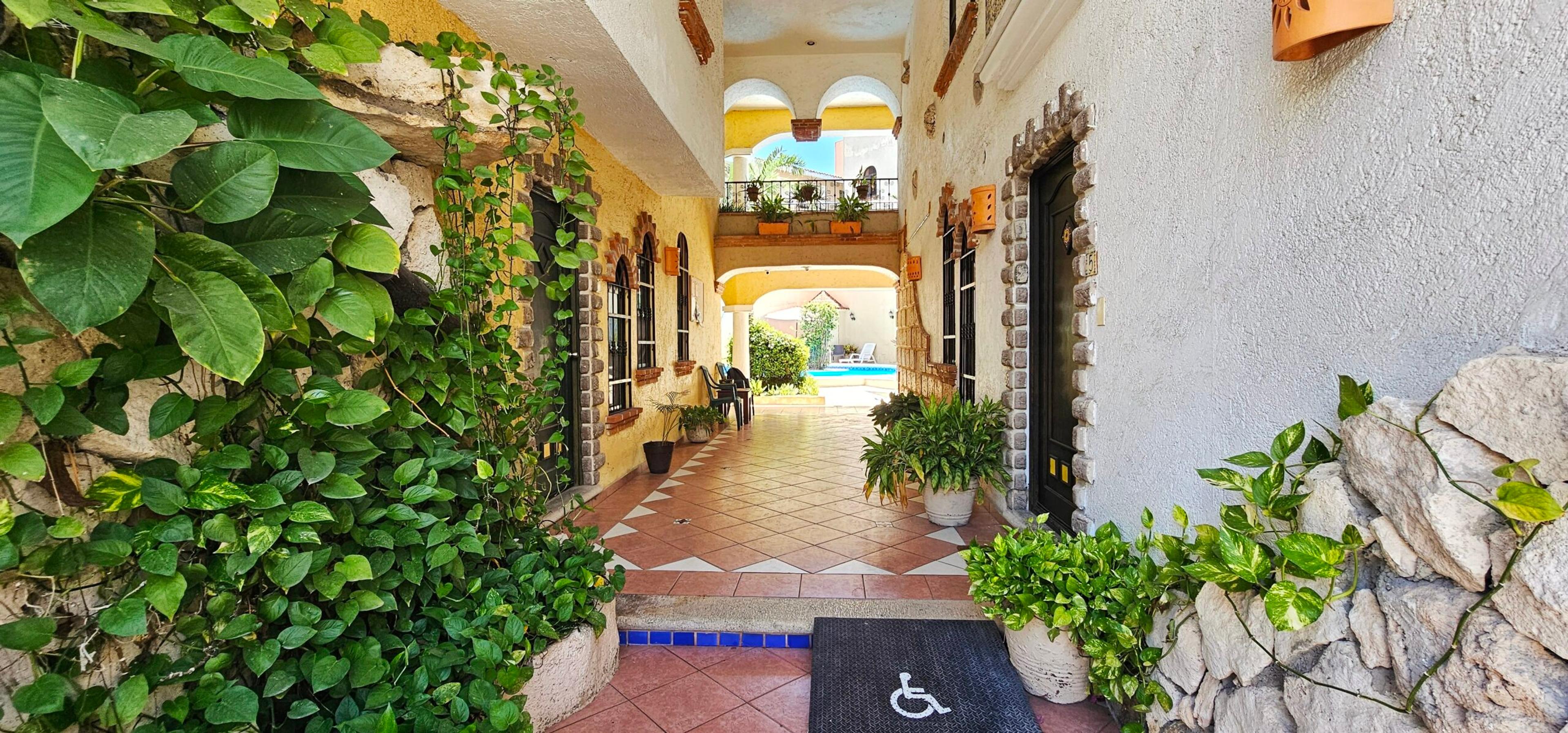 SOLD – Spectacular 1 Bedroom Renovation Opportunity – 3 min walk to beach — photo 17