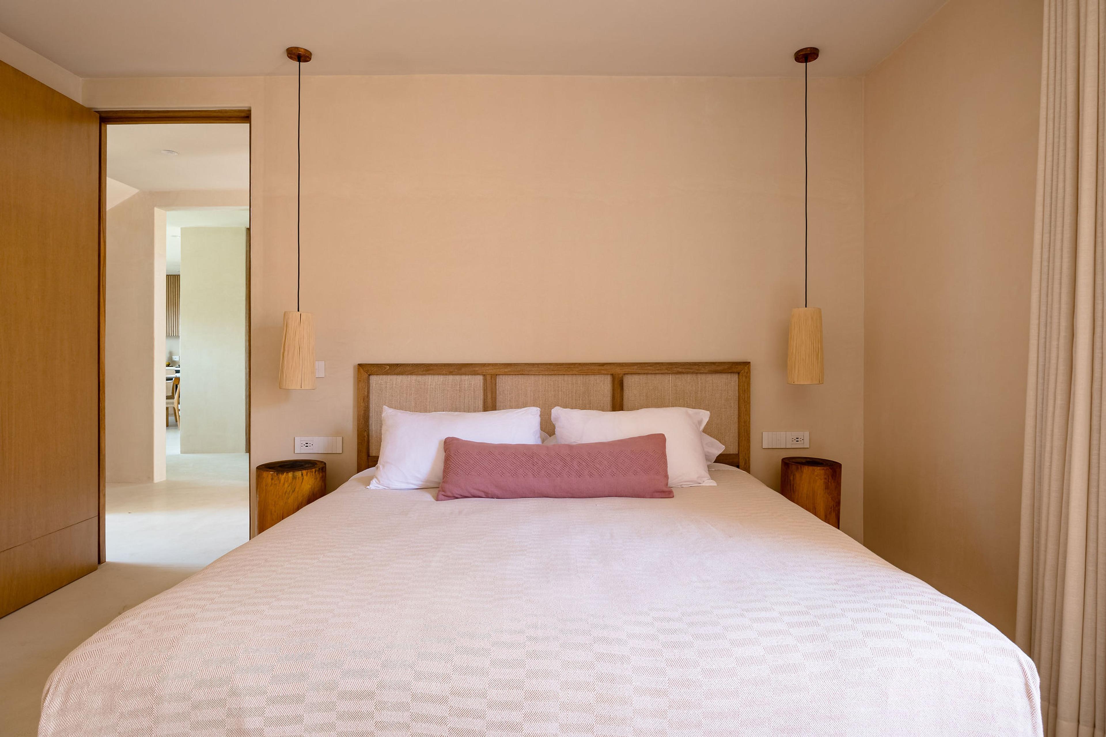 Luxurious Three-Bedroom Residence: Where Space Meets Sustainable Elegance — photo 26