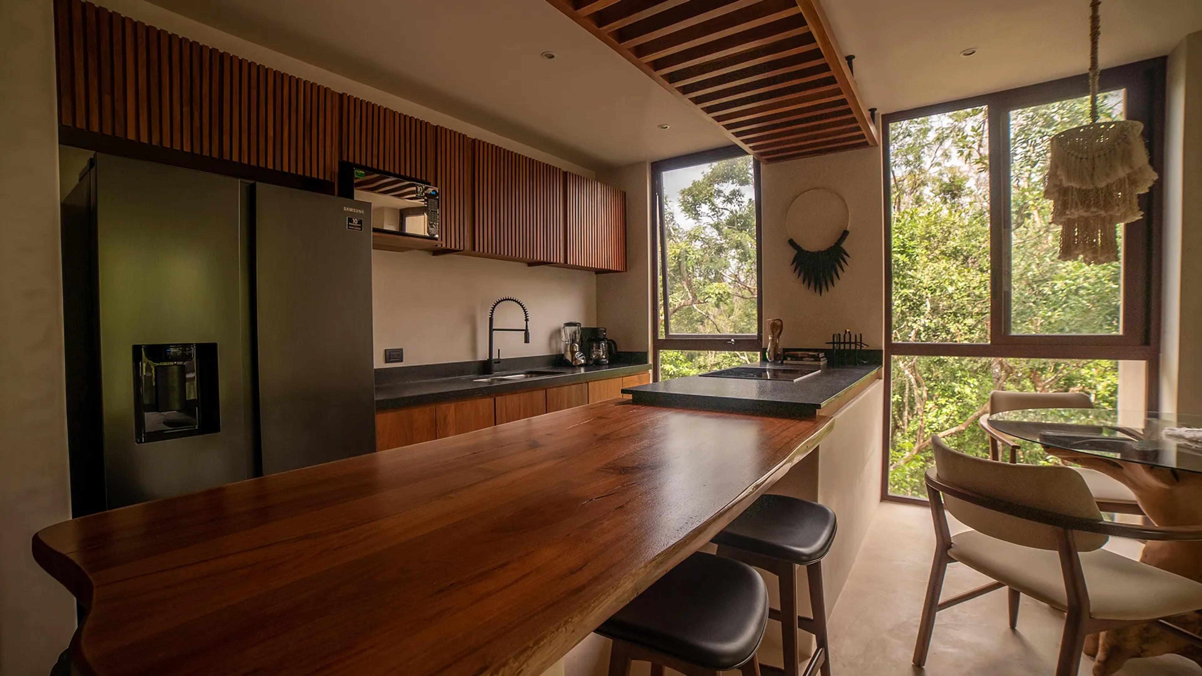 Zambo | Penthouse: Incredible 2-Level 3-Bed Lock-Off with Private Pool — photo 12