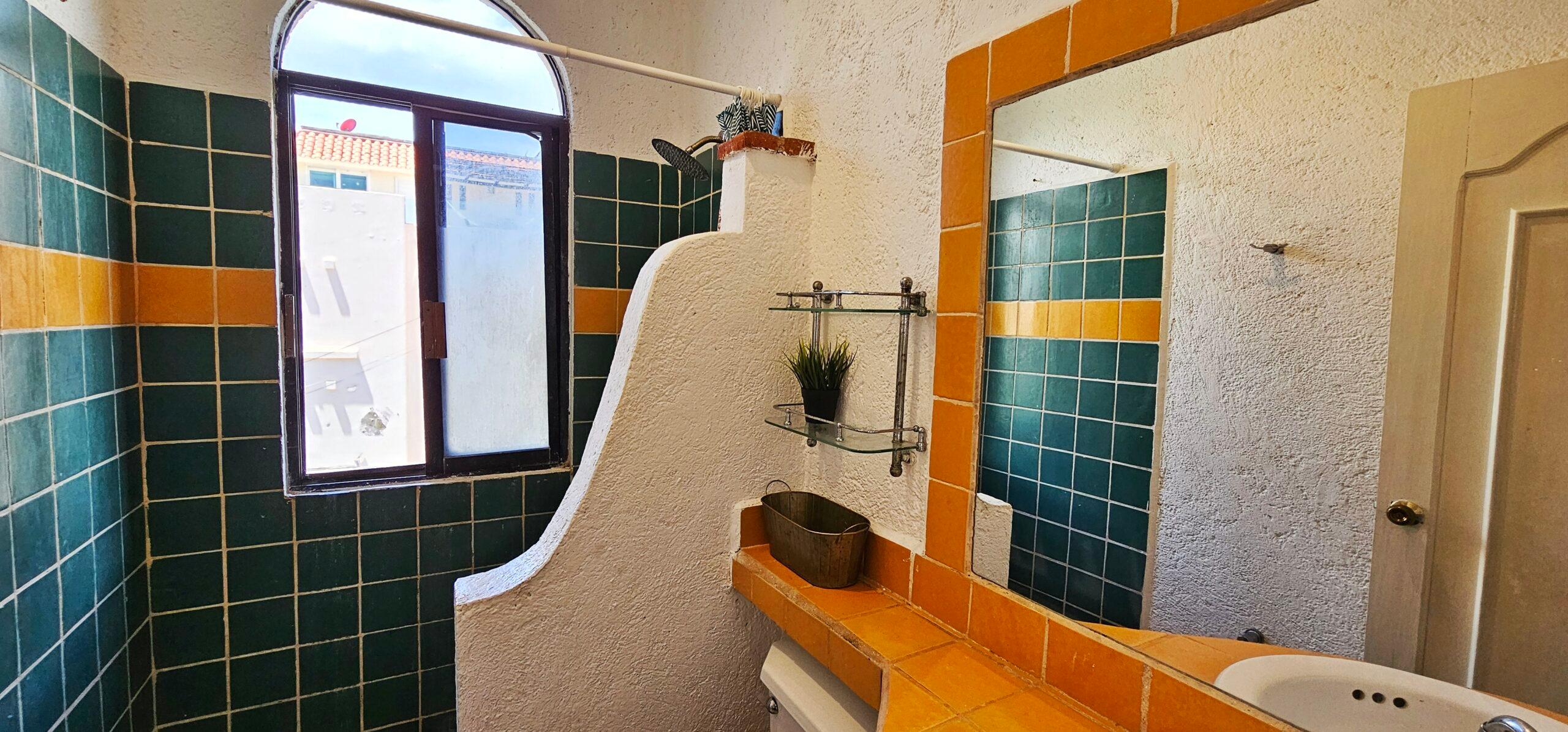 SOLD – Spectacular 1 Bedroom Renovation Opportunity – 3 min walk to beach — photo 14
