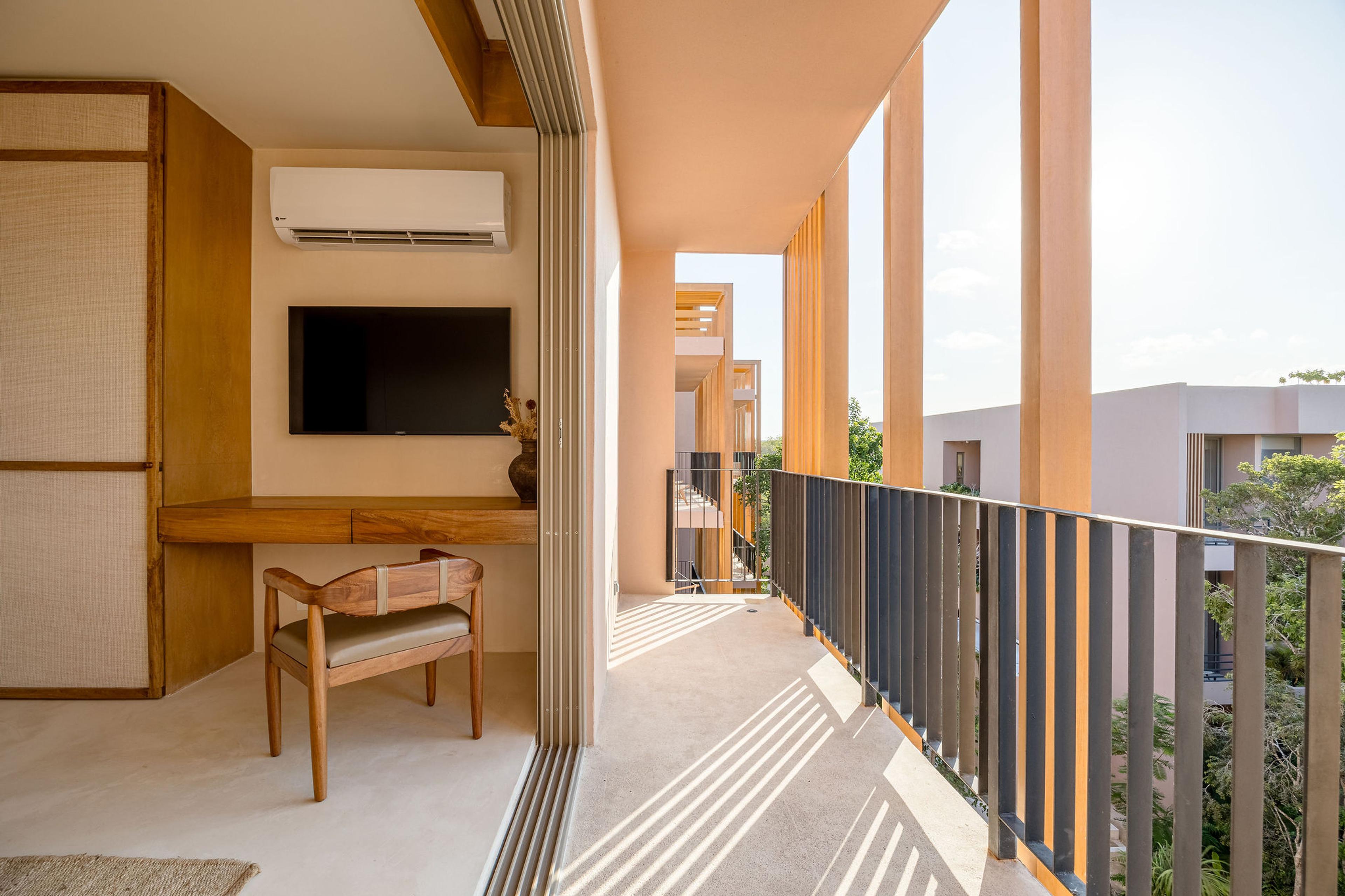 Luxurious Three-Bedroom Residence: Where Space Meets Sustainable Elegance — photo 19