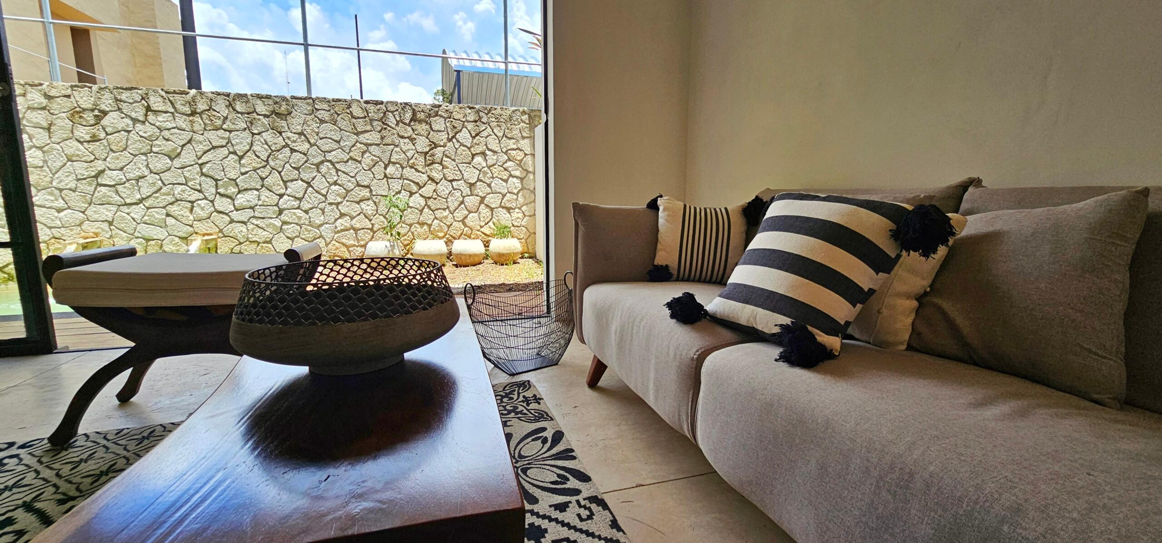 Cienfuegos | Modern Two-Level Townhouse — photo 3