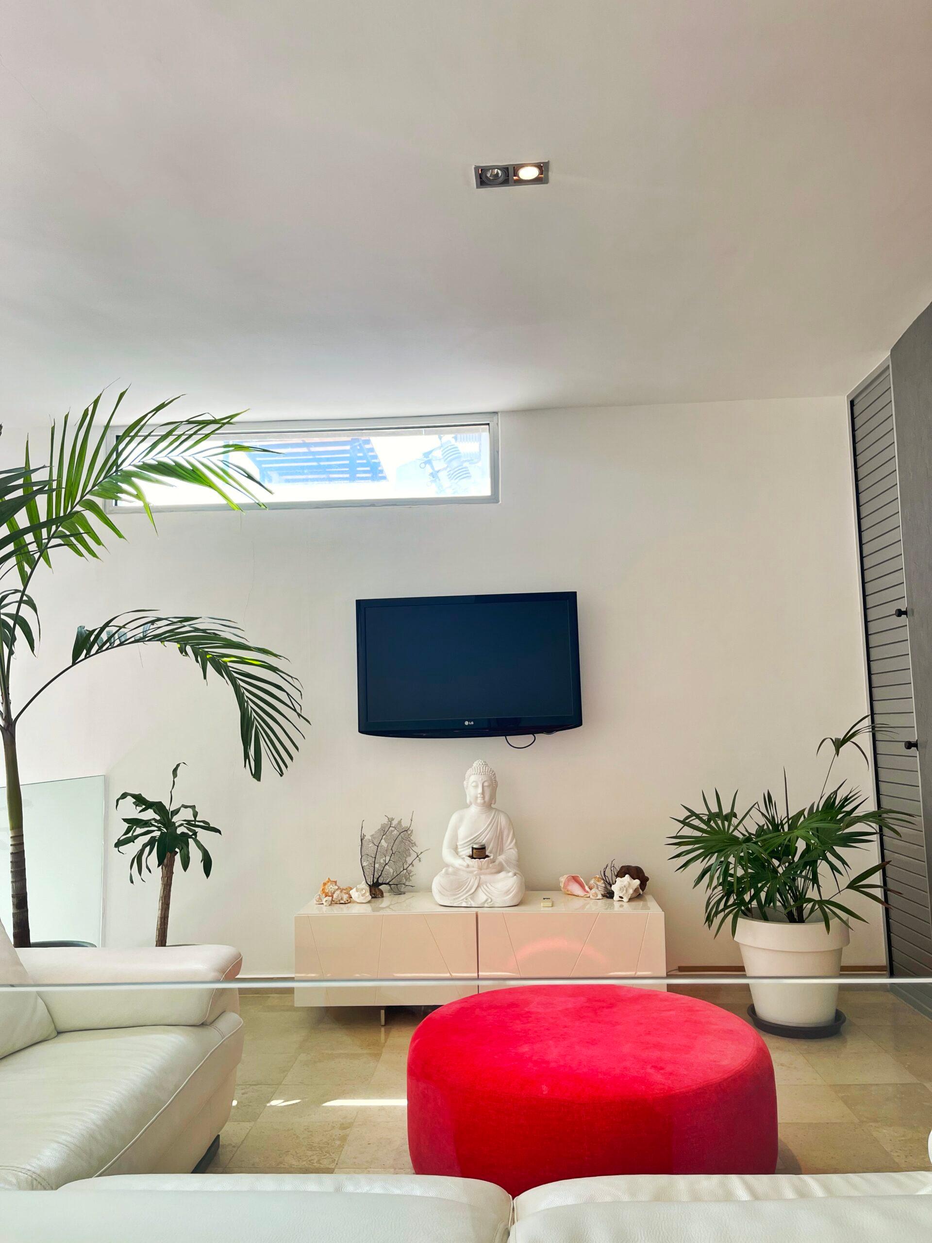 Arena | 2 Bedroom Loft Steps from the Beach — photo 8