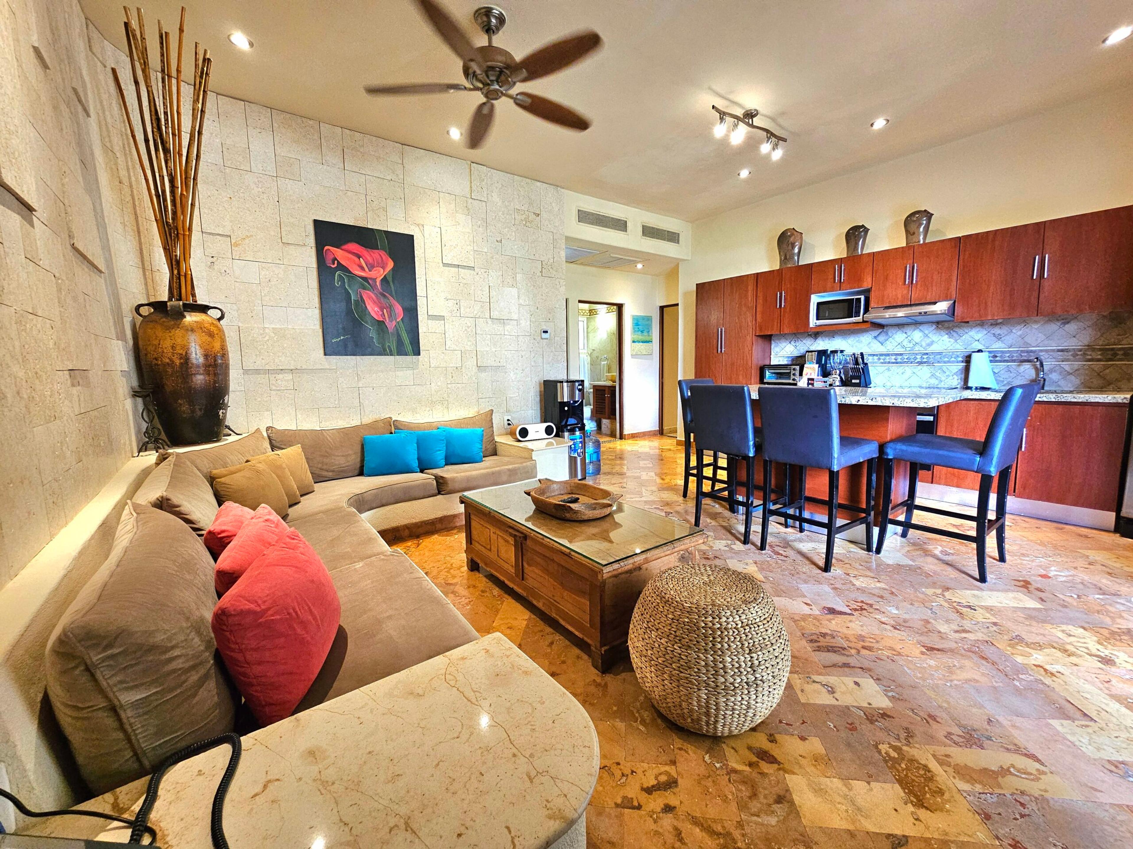 Porto Playa | Rustic 2-Bedroom Condo with Pool View — photo 18