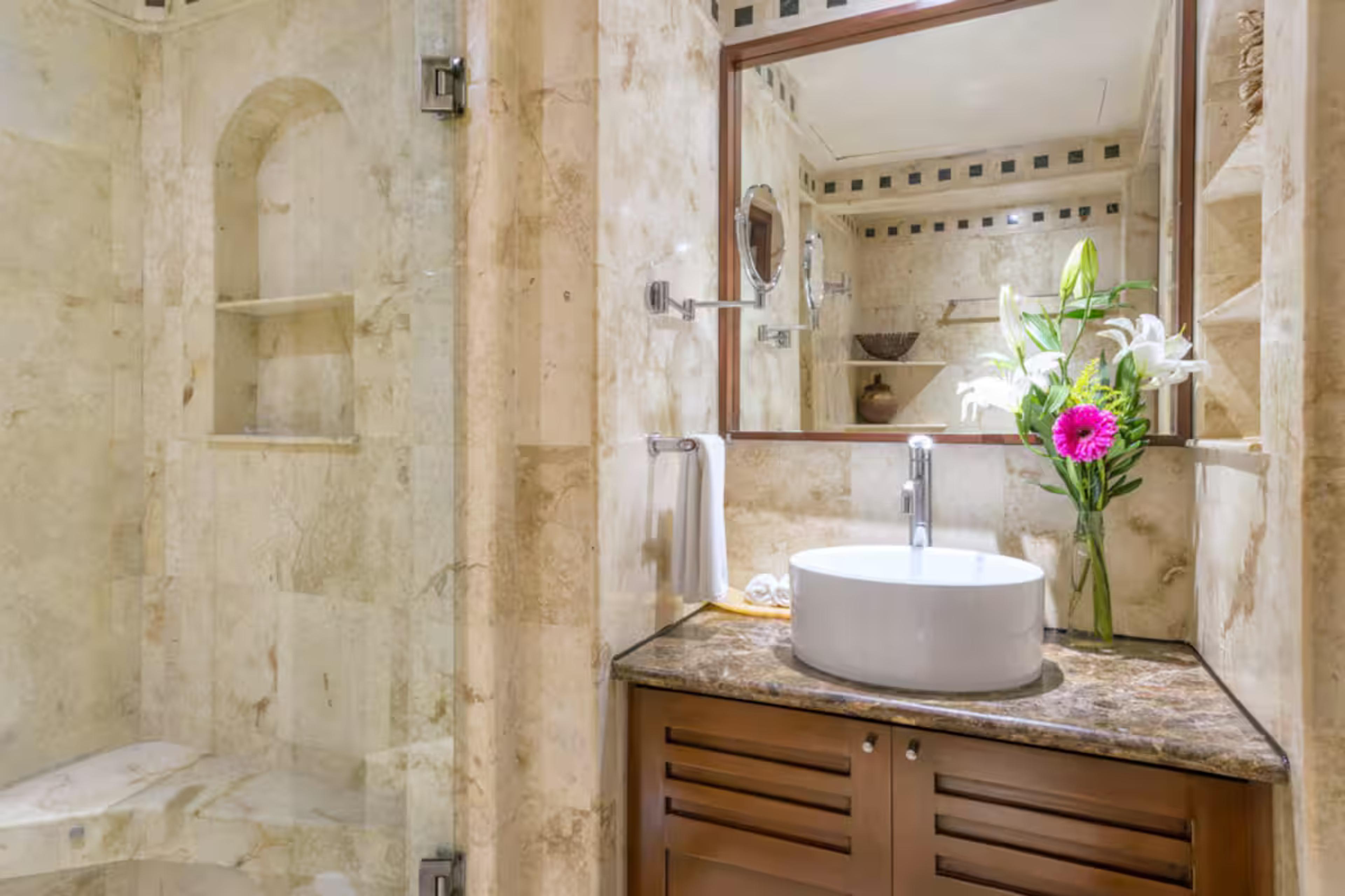 Maya Villa | Luxurious 3-Bedroom Condo Near the Caribbean — photo 18