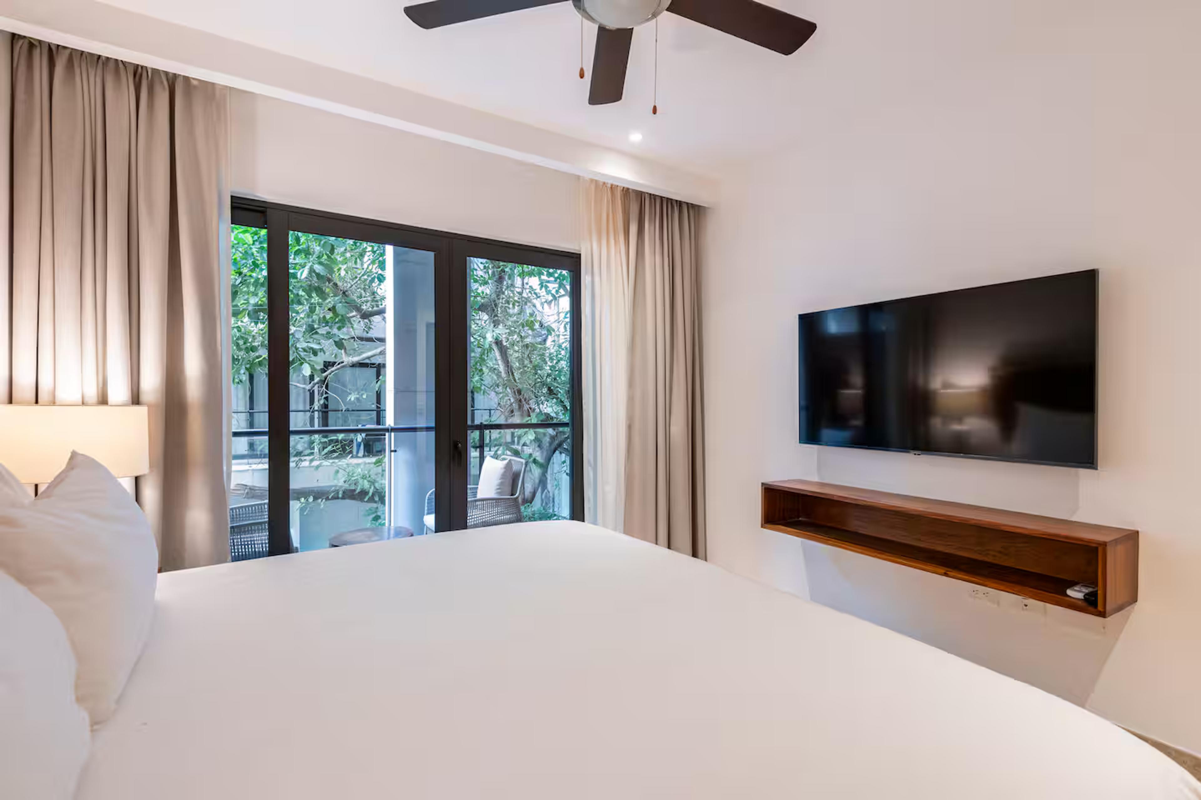 Ipana | Stunning Furnished Unit Shaded with Beautiful Ceiba Tree — photo 27