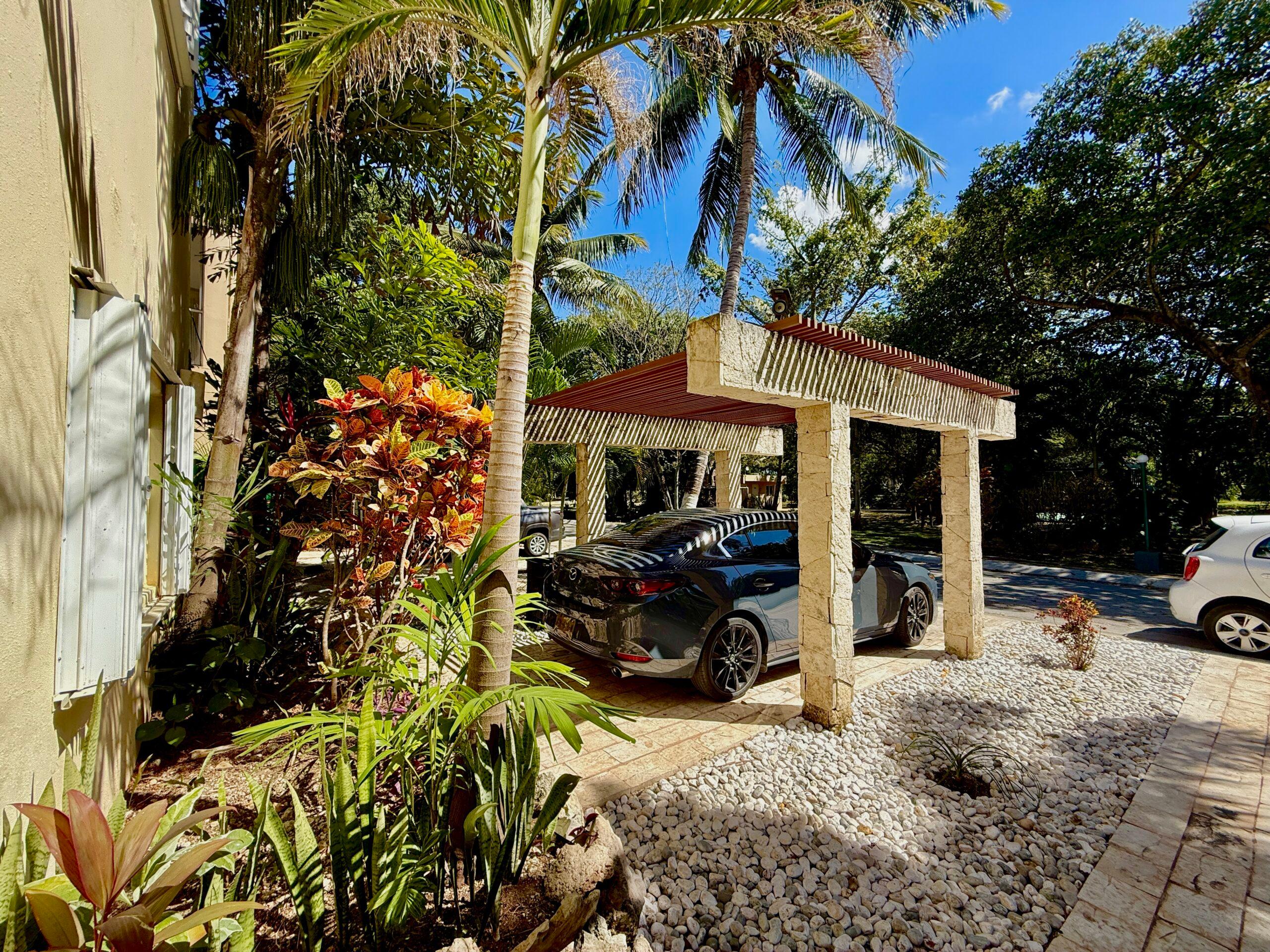 Lol Tun | 5-Bedroom Home with Private Pool — photo 11