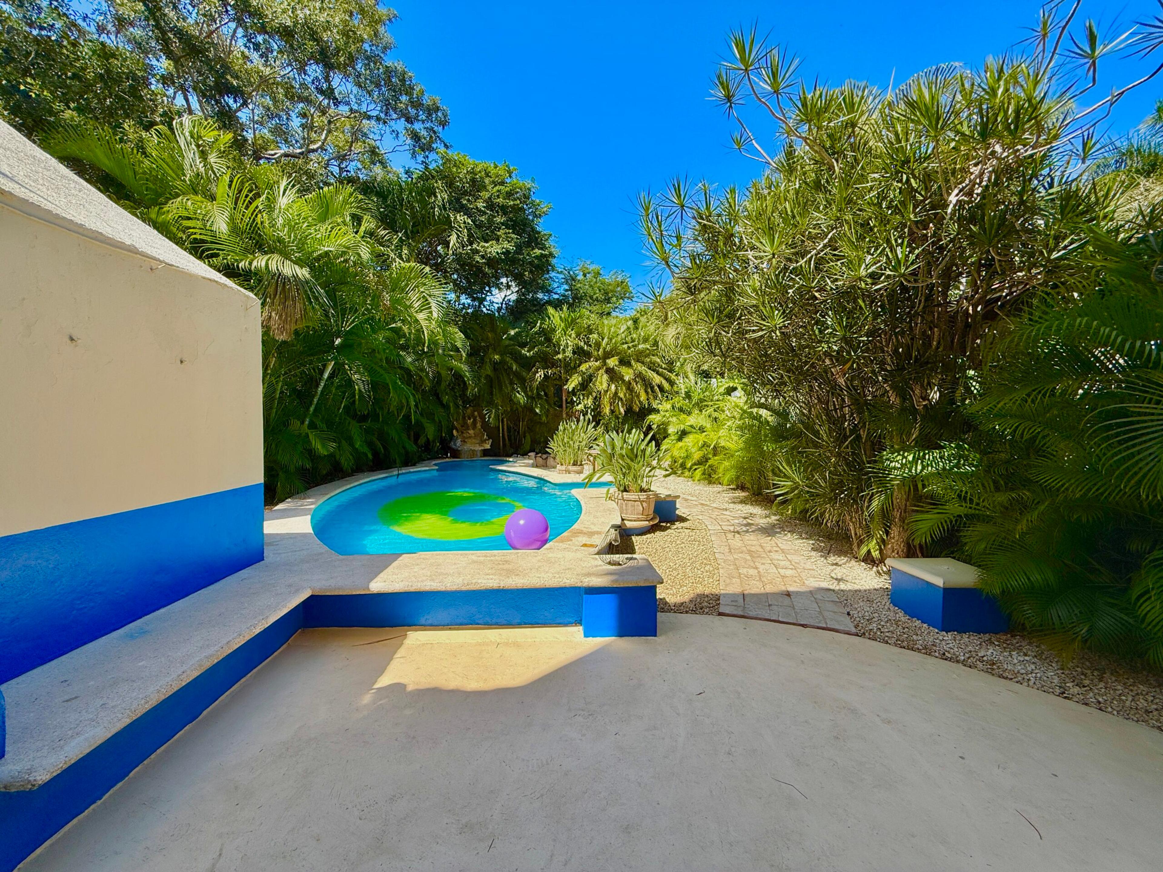 Lol Tun | 5-Bedroom Home with Private Pool — photo 25