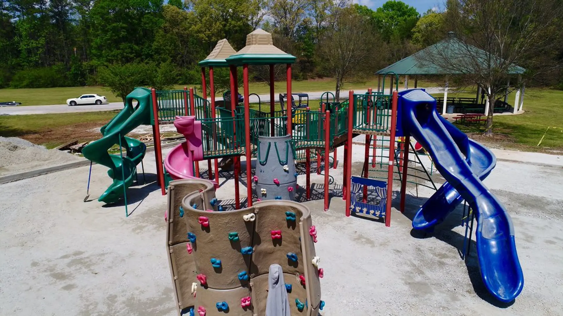 Main challenges when implementing a playground in our community
