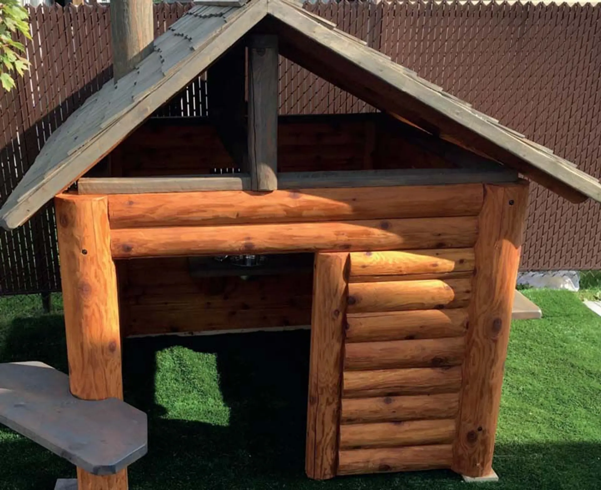 Wood log cabin - Natural Wood Play Equipment