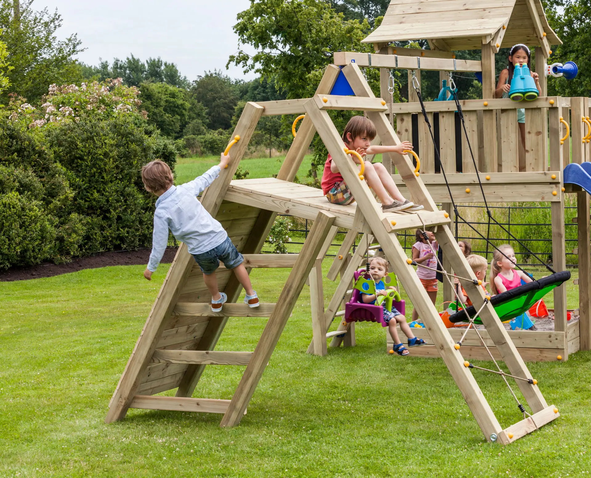 3 life skills children learn through play