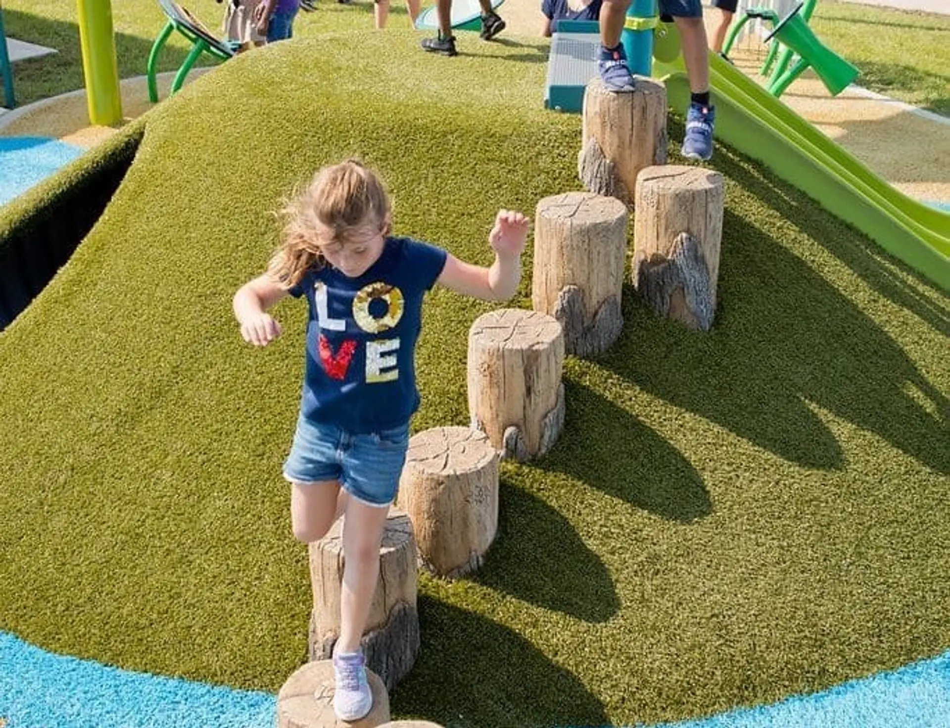 What is playground grass? Main characteristics