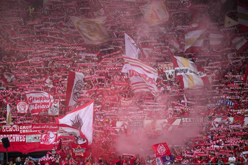 Football Travel and Sightseeing Guide
