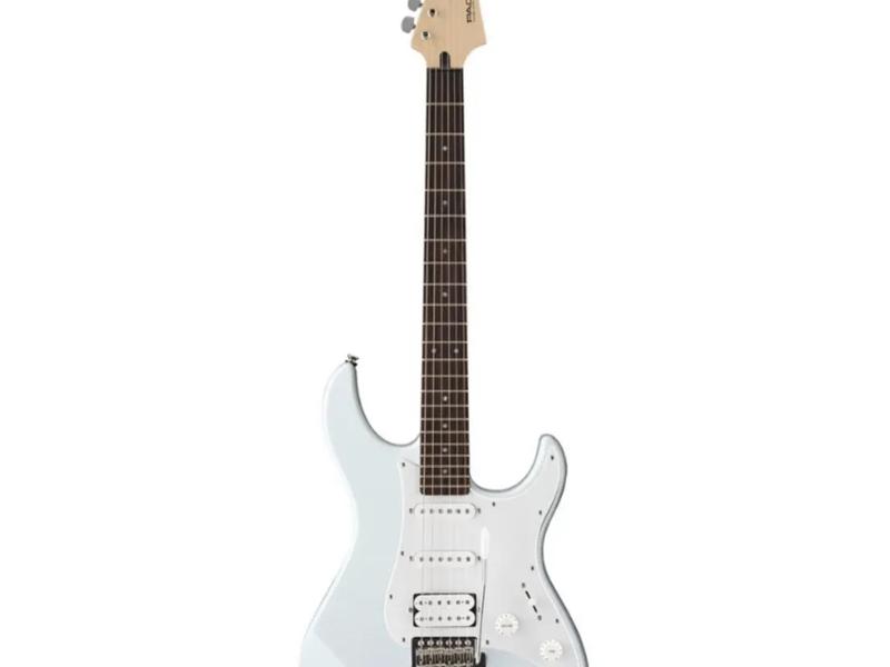 Yamaha Pacifica012