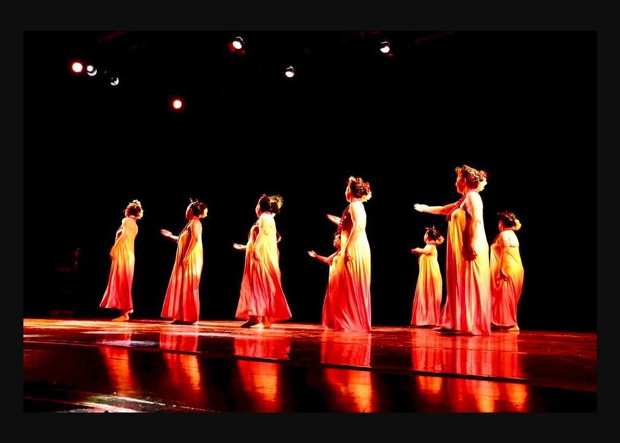 Hui o Keikialiʻi dancers performing