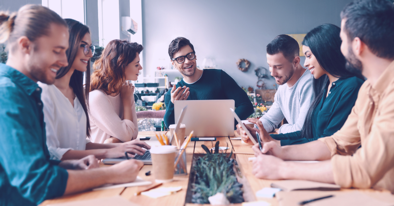 Własny dział marketingu czy agencja marketingowa? Poznaj wady i zalety obu rozwiązań