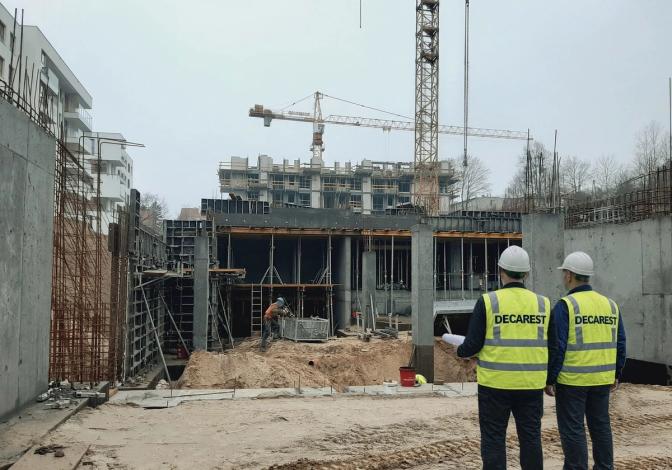 Zespół Decarest na placu budowy