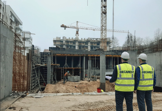 Zespół Decarest na placu budowy