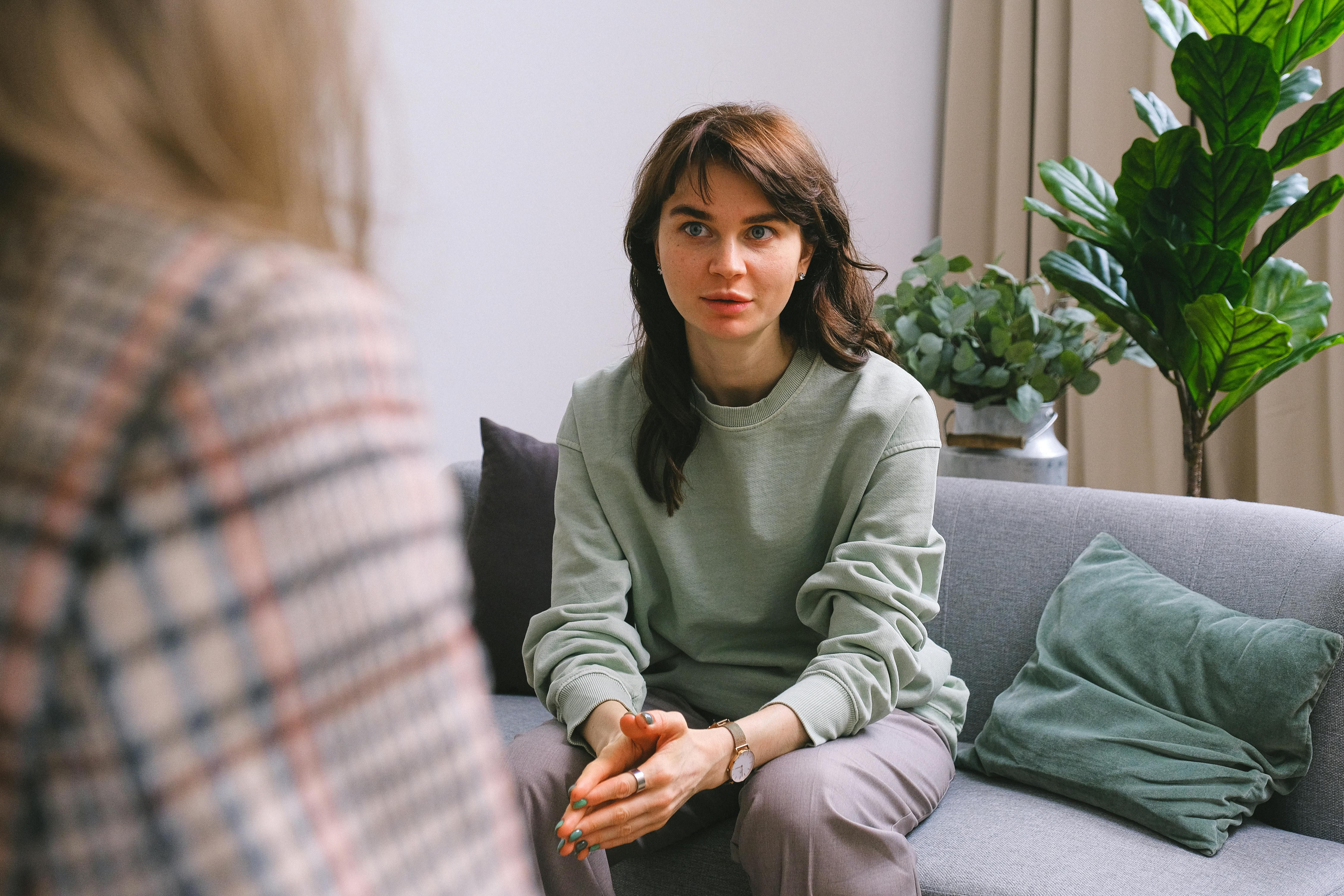 PSYKISKE VANSKER: Har du det vanskelig? Da er det viktig å ta kontakt med fastlege eller helsesykepleier slik at du får hjelpen du trenger. Du kan for eksempel bli henvist til BUP.Foto: SHVETS production/ Pexels