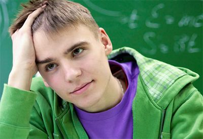 Gutt på skolen (colourbox.com)
