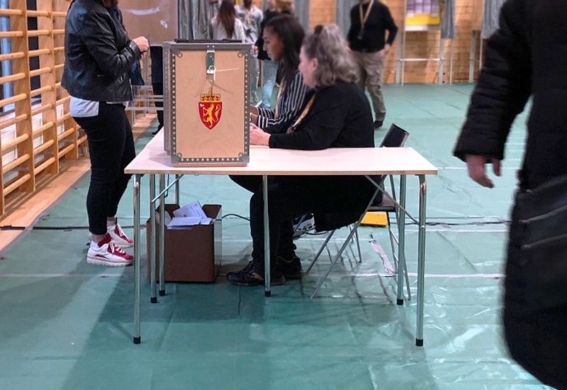 Valglokale og stemmeurne (foto: ung.no)